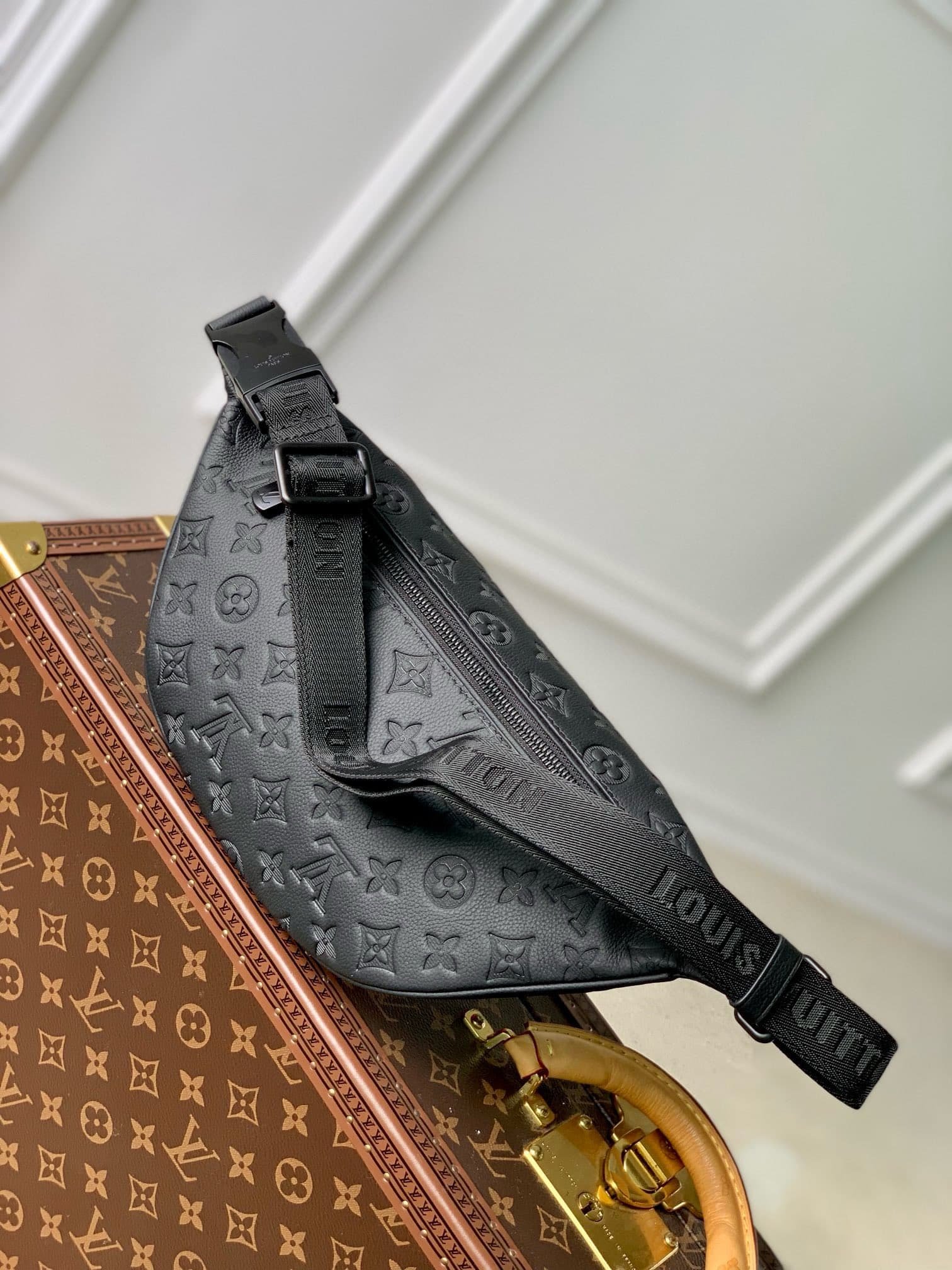 LV Discovery Bumbag PM