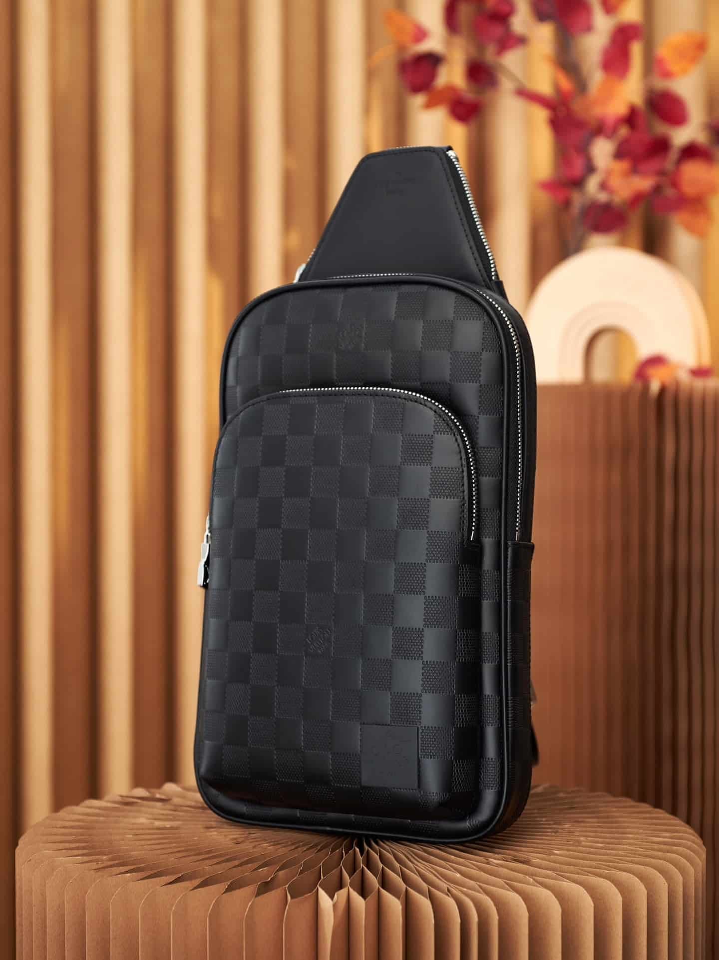 LV Avenue NM Slingbag
