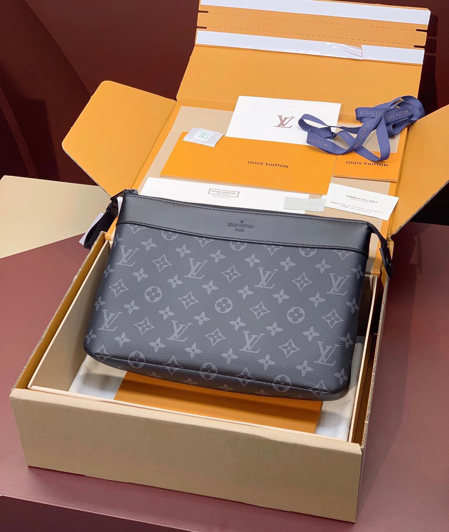 LV Pochette Voyage Souple