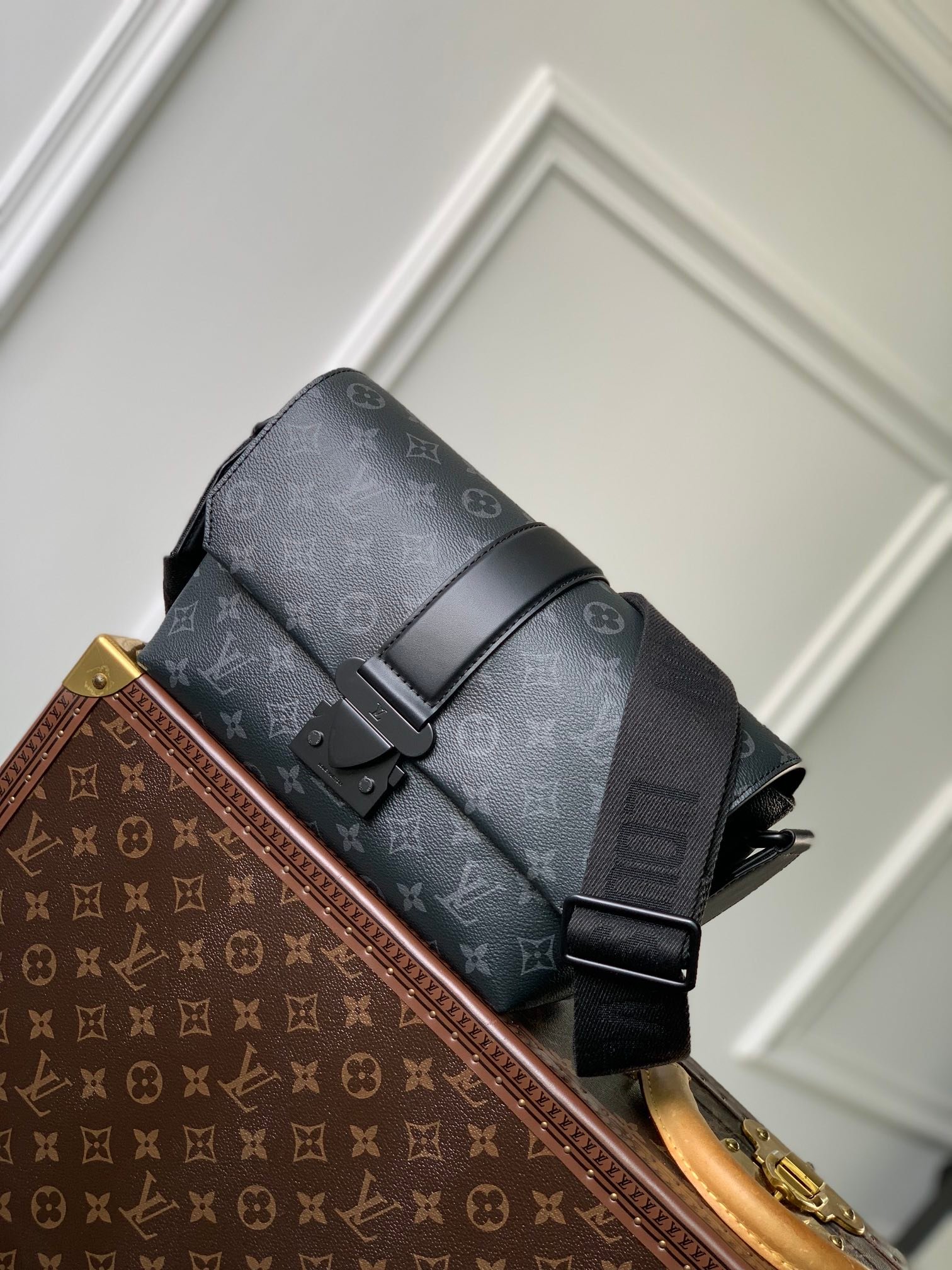 LV S-Cape Messenger Bag