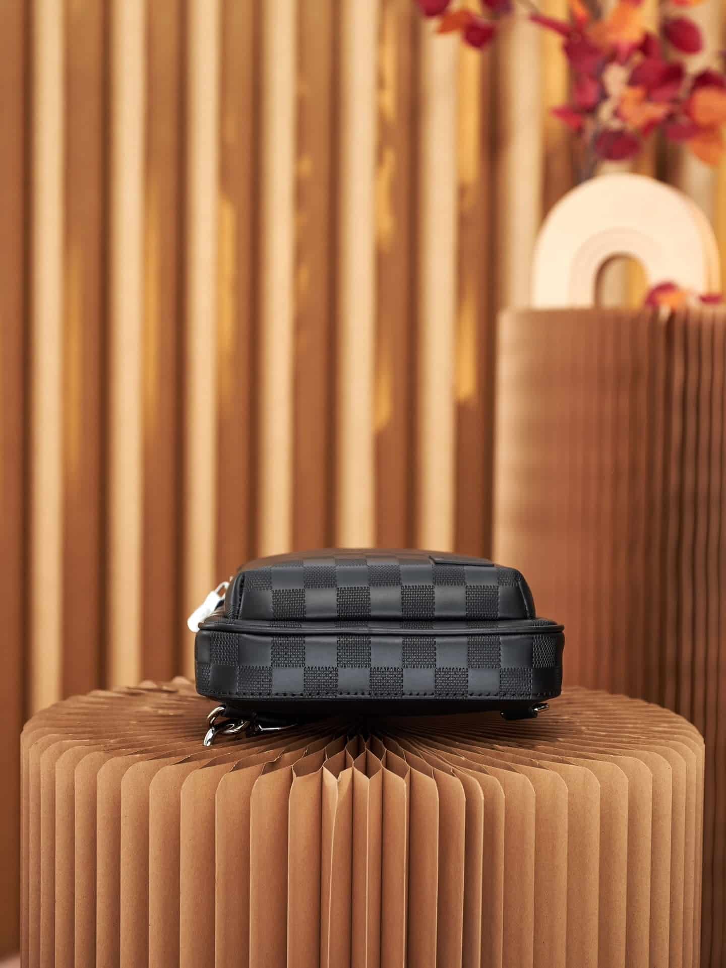 LV Avenue NM Slingbag