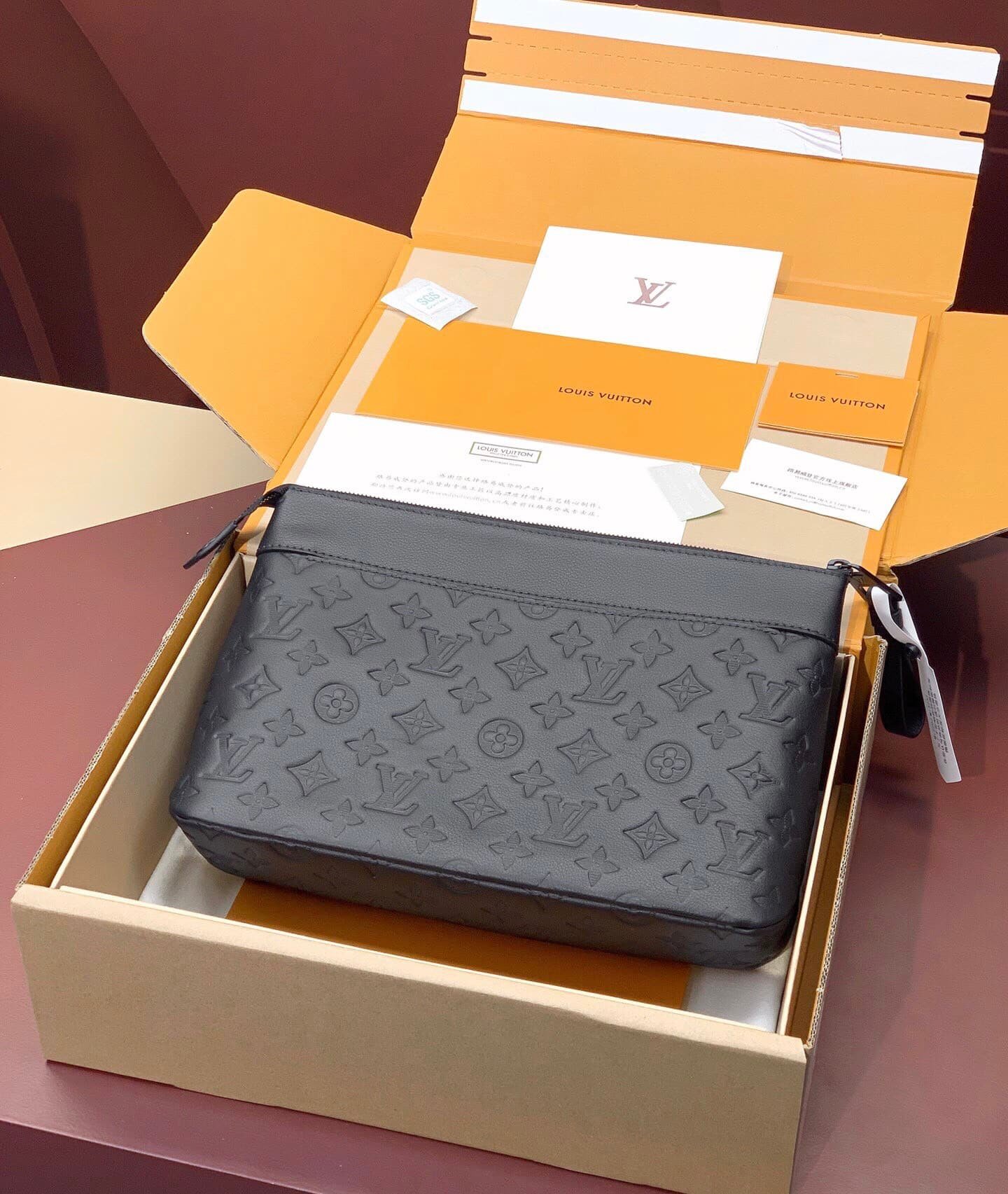 LV Pochette Voyage Souple