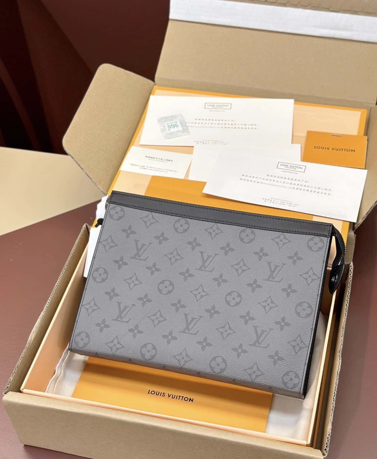 LV Pochette Voyage MM