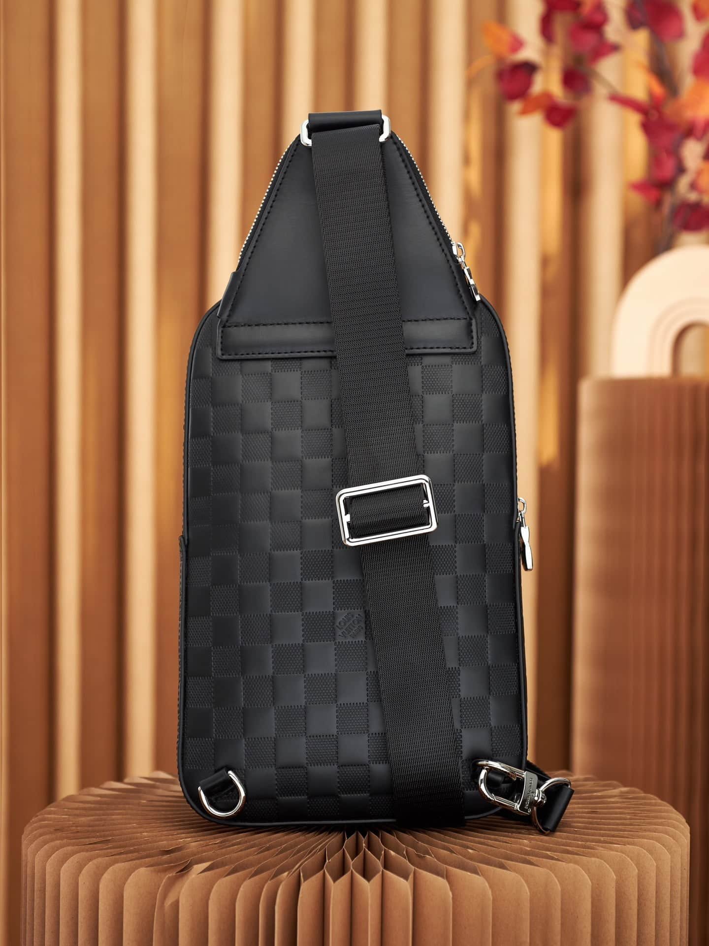 LV Avenue NM Slingbag