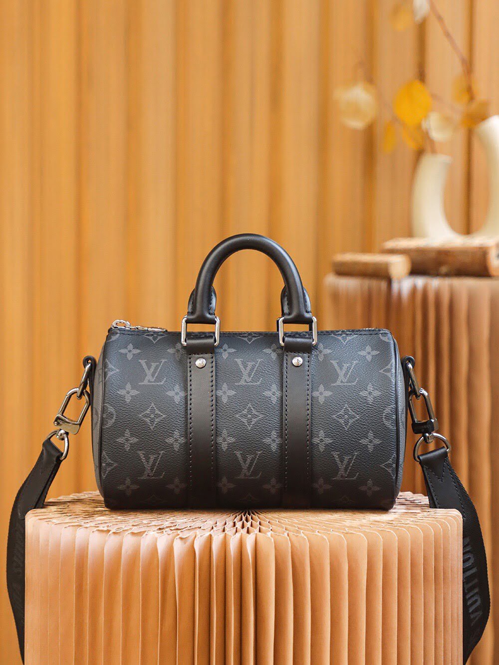 LV Keepall Bandouli��re 25