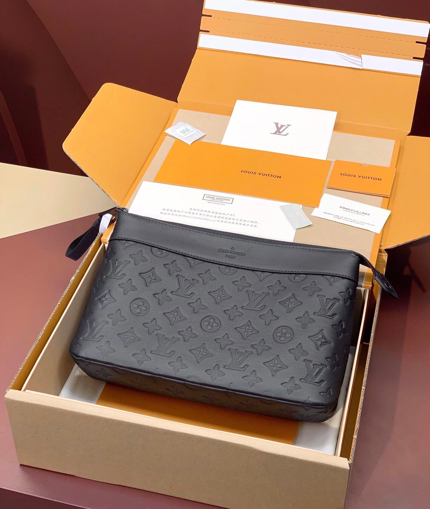 LV Pochette Voyage Souple