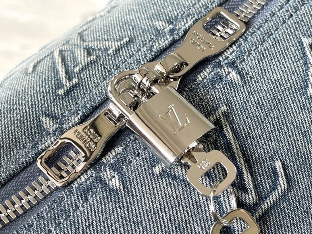 LV Keepall Bandouli��re 50