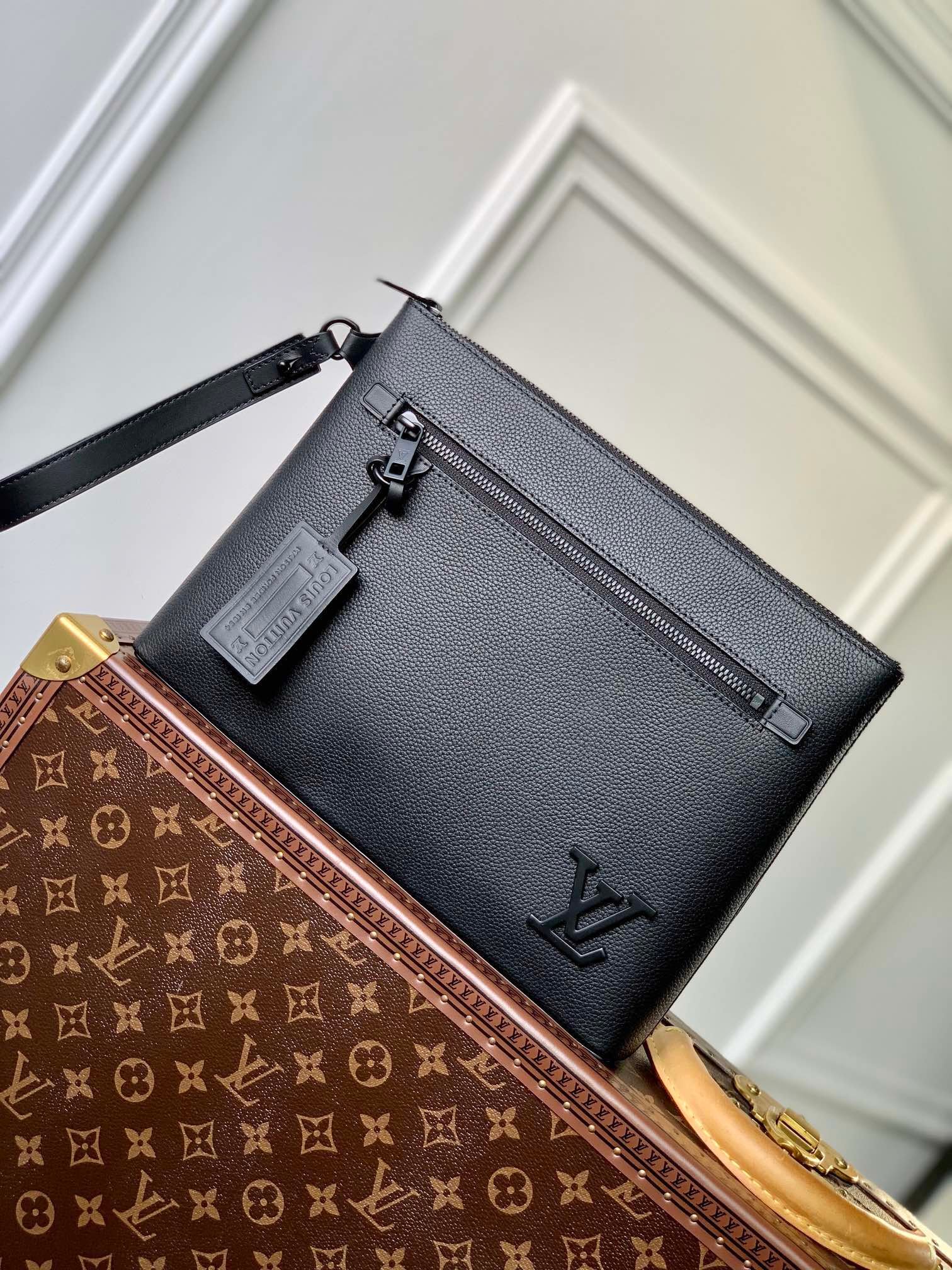 LV Takeoff Pouch