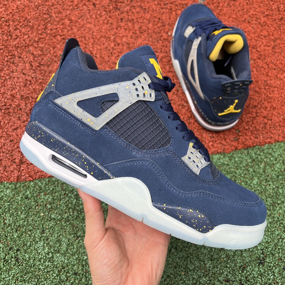 Air Jordan 4 PE
