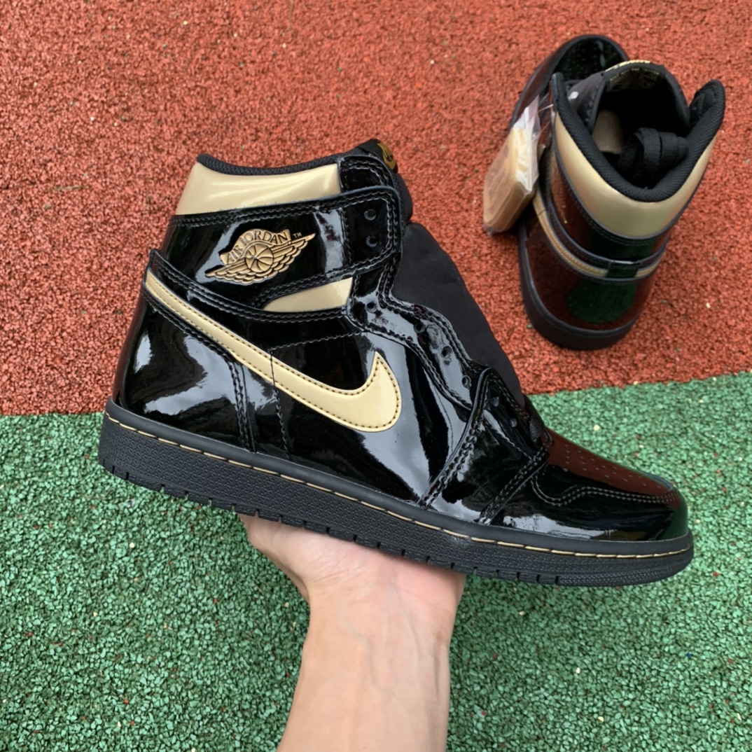 Jordan 1 Retro High Black Metallic Gold 555088-032