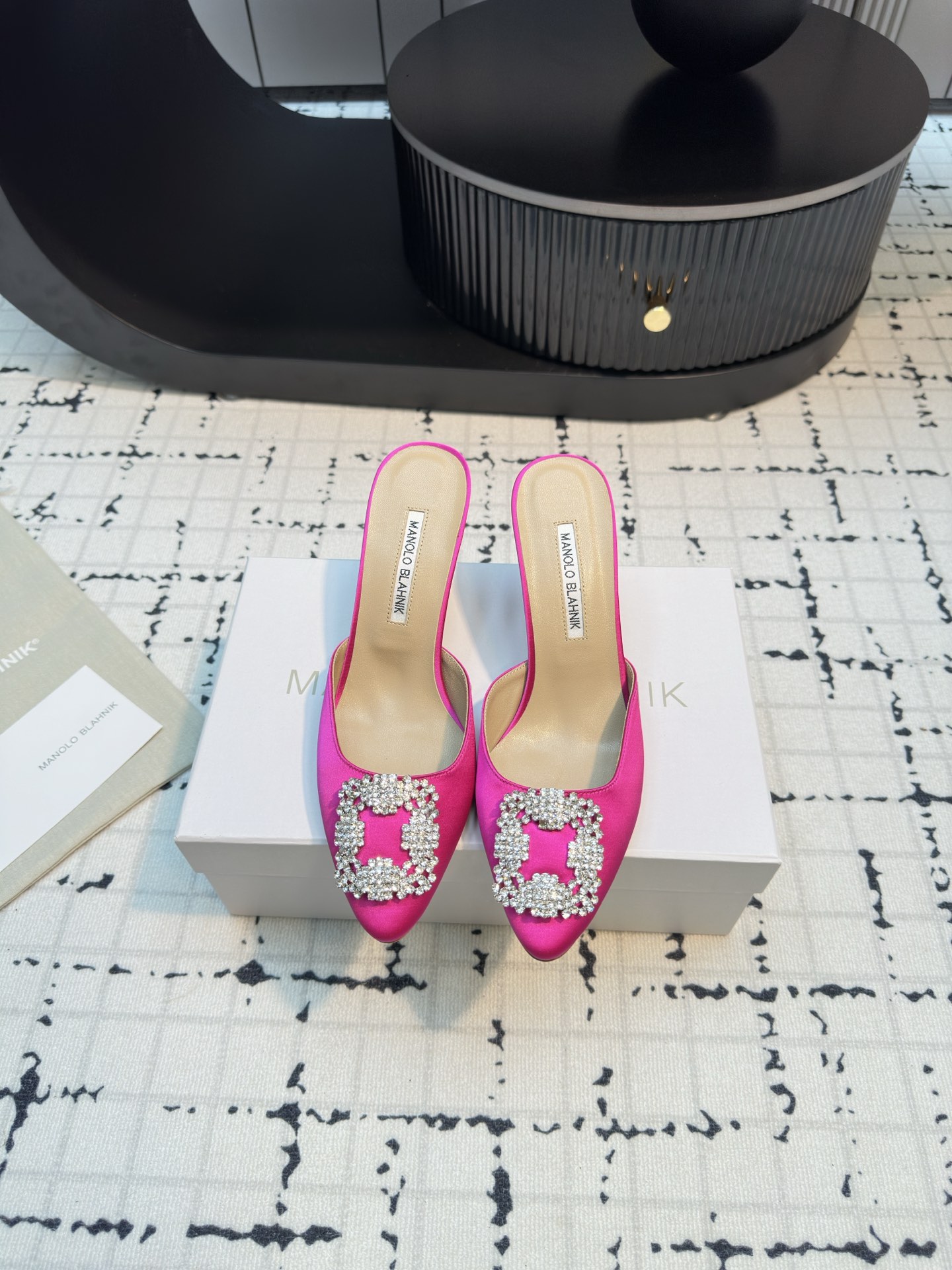 MANOLO BLAHNIK Classic Slippers Hangisimu 70 Satin Mule