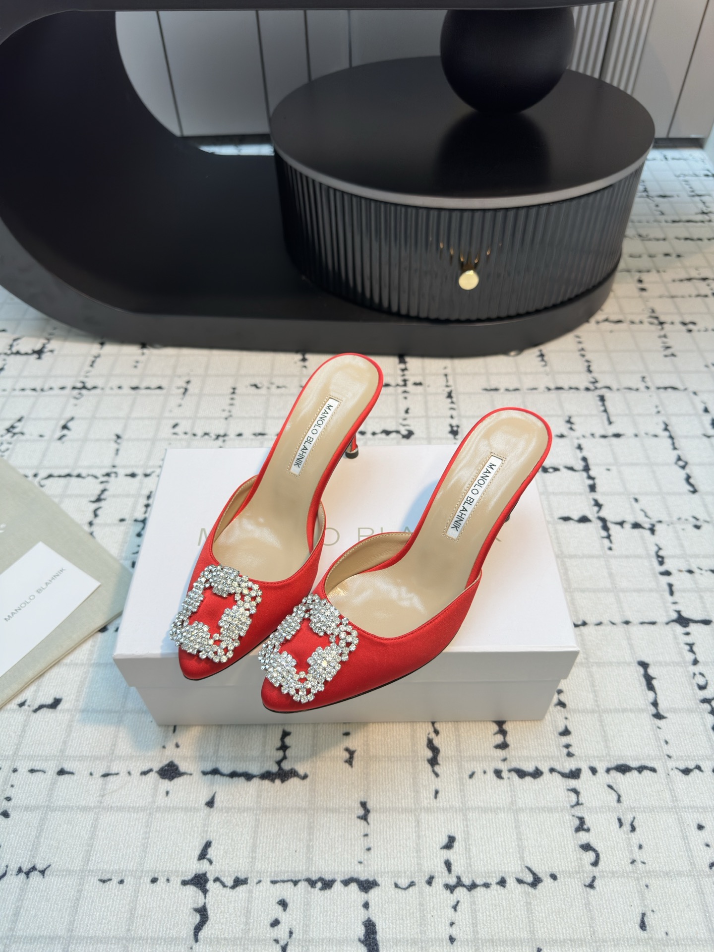 MANOLO BLAHNIK Classic Slippers Hangisimu 70 Satin Mule