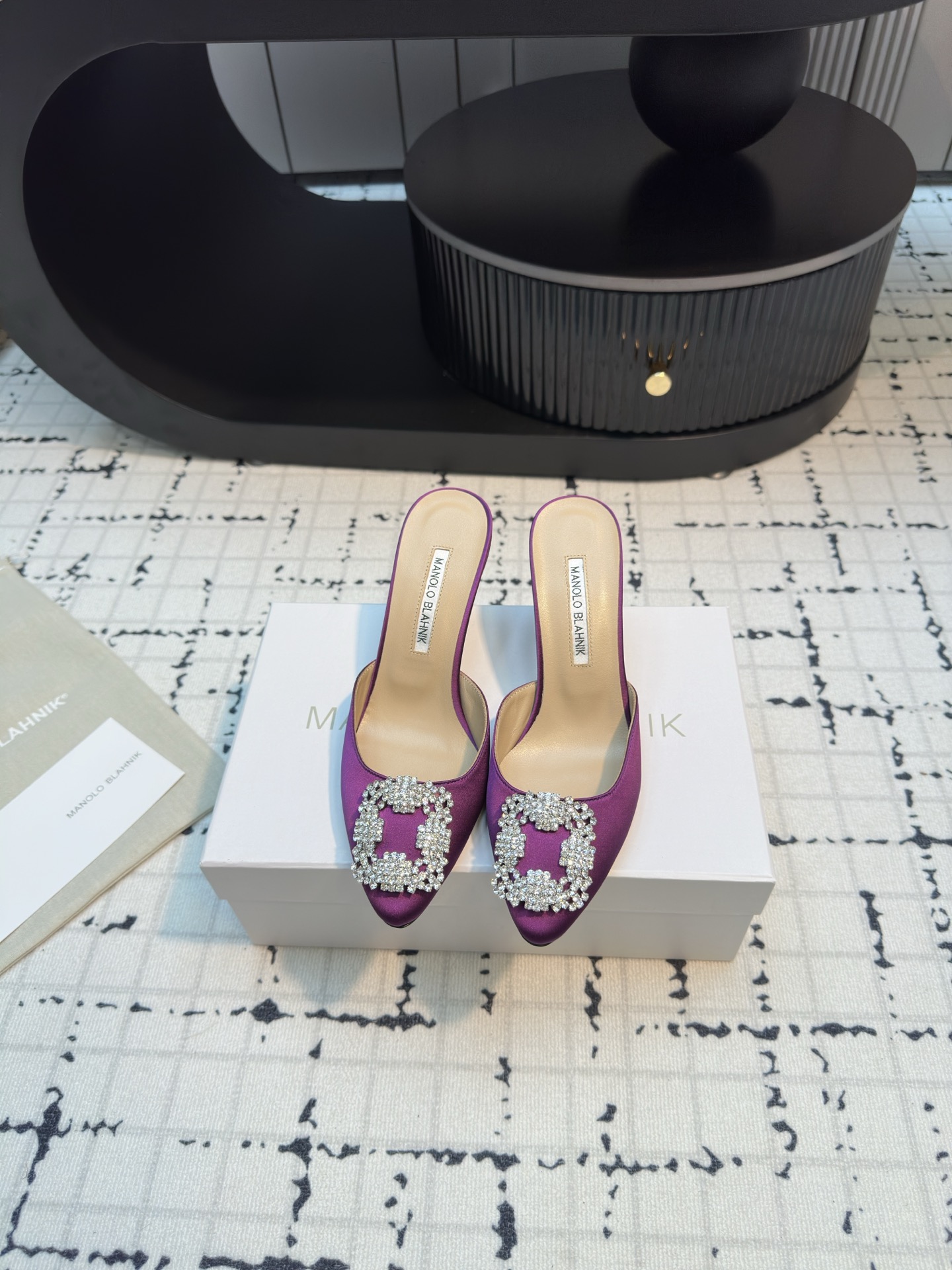 MANOLO BLAHNIK Classic Slippers Hangisimu 70 Satin Mule