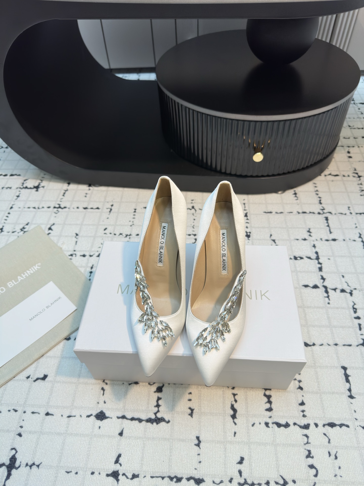 MANOLO BLAHNIK Nadira 90 Satin Pump White