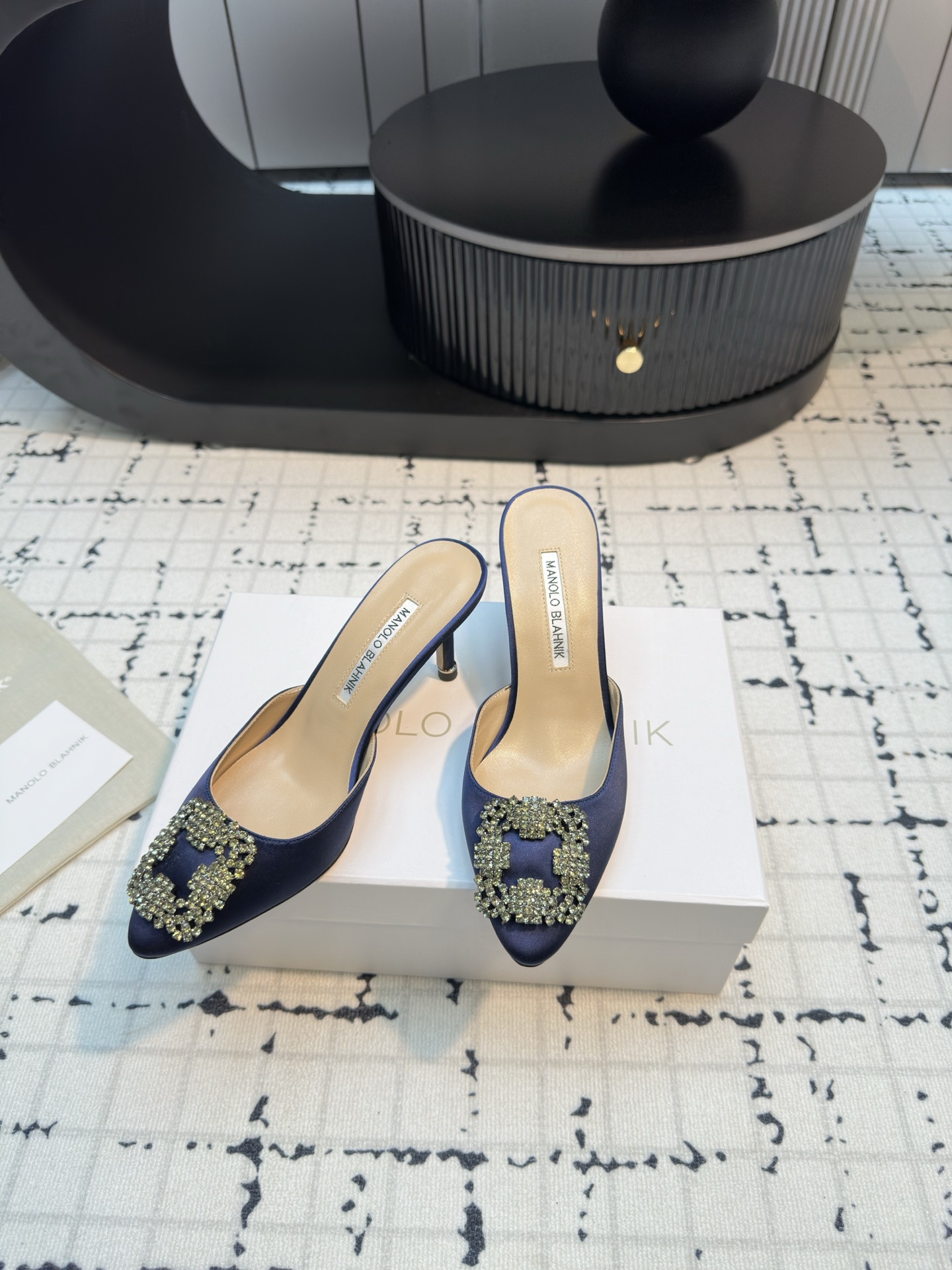 MANOLO BLAHNIK Classic Slippers Hangisimu 70 Satin Mule