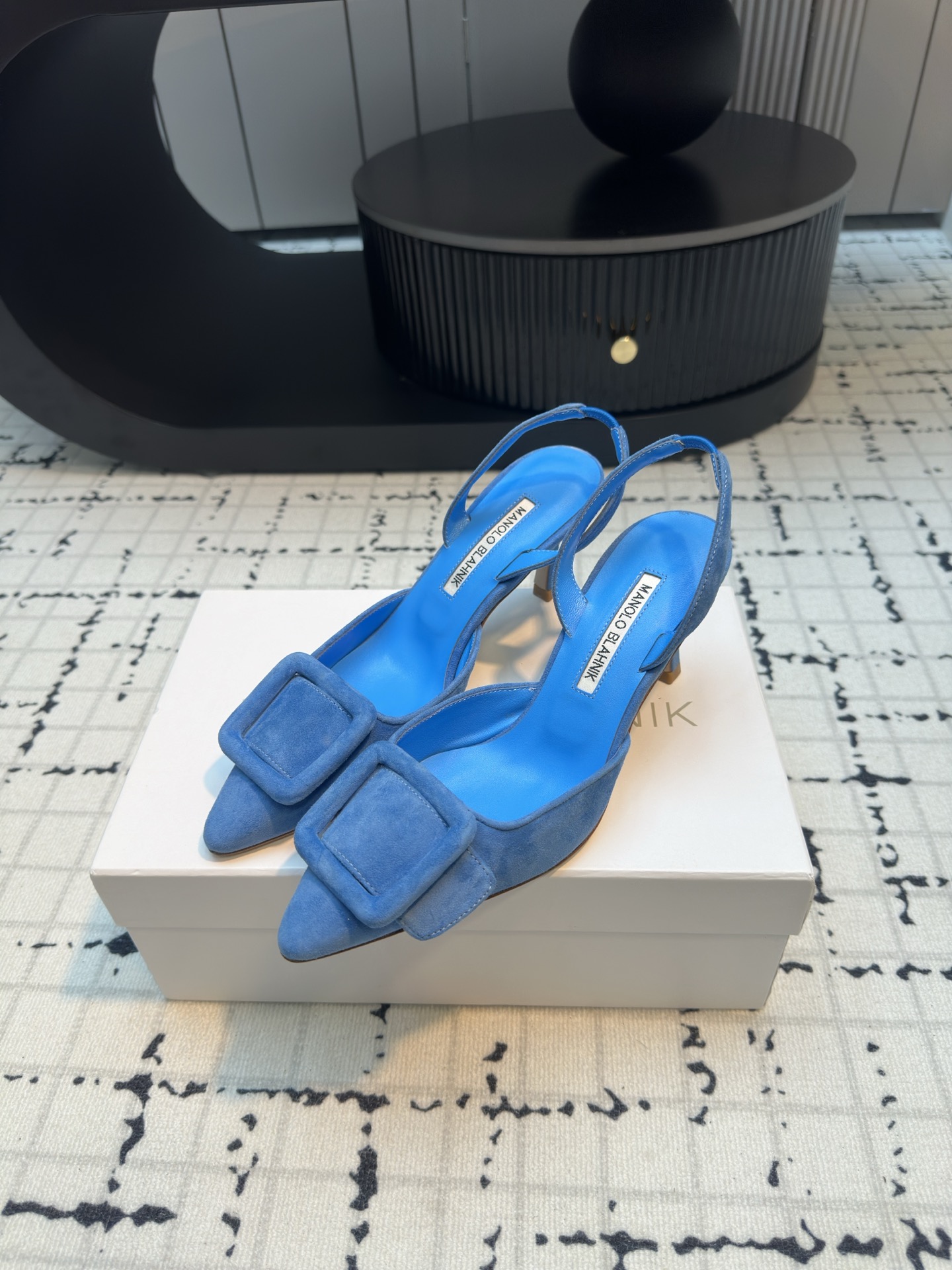 MANOLO BLAHNIK Mayslibi 70 Suede Mule