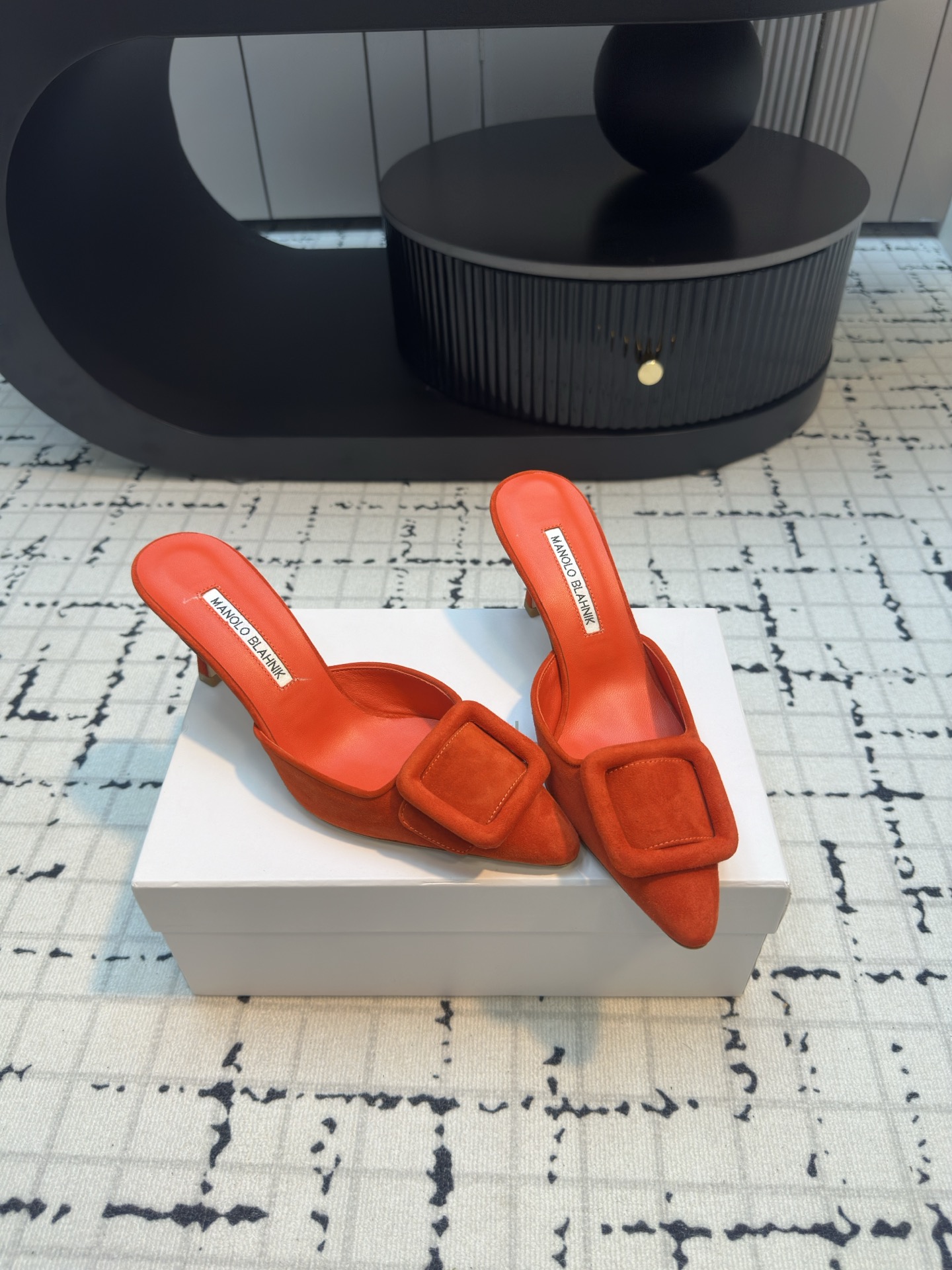 MANOLO BLAHNIK Mayslibi 70 Suede Mule