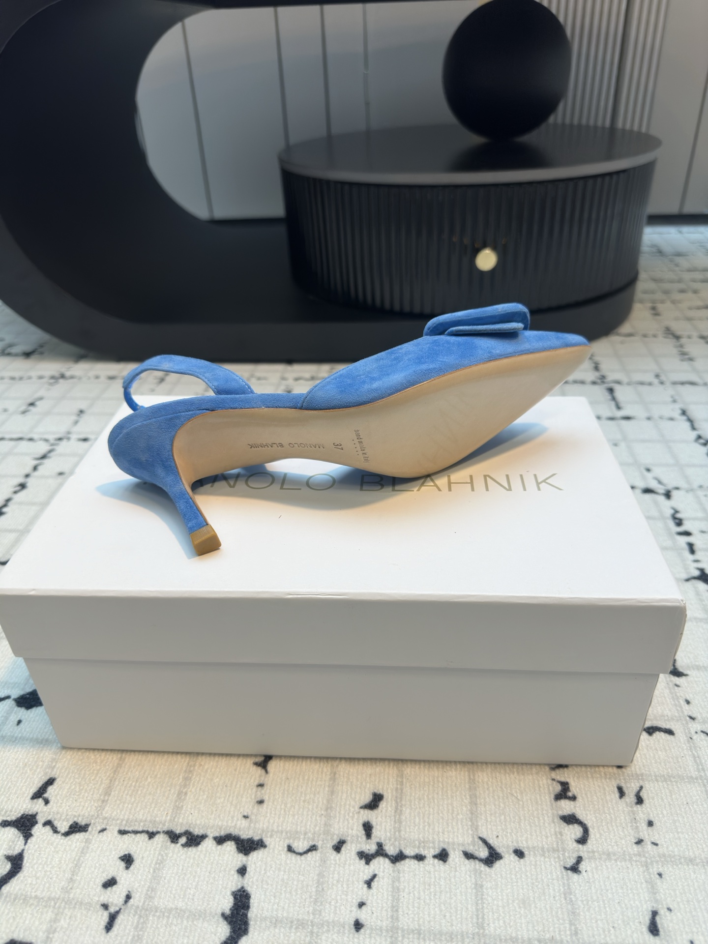 MANOLO BLAHNIK Mayslibi 70 Suede Mule