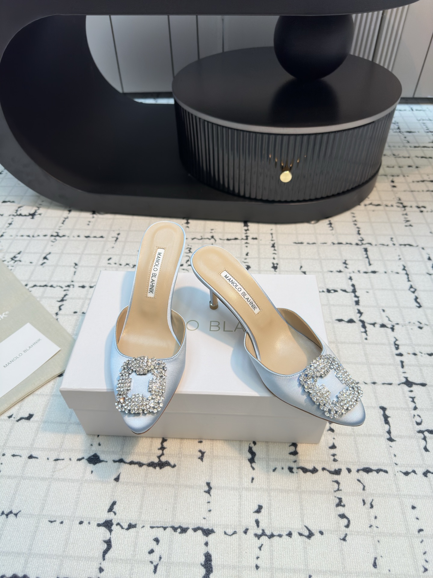 MANOLO BLAHNIK Classic Slippers Hangisimu 70 Satin Mule