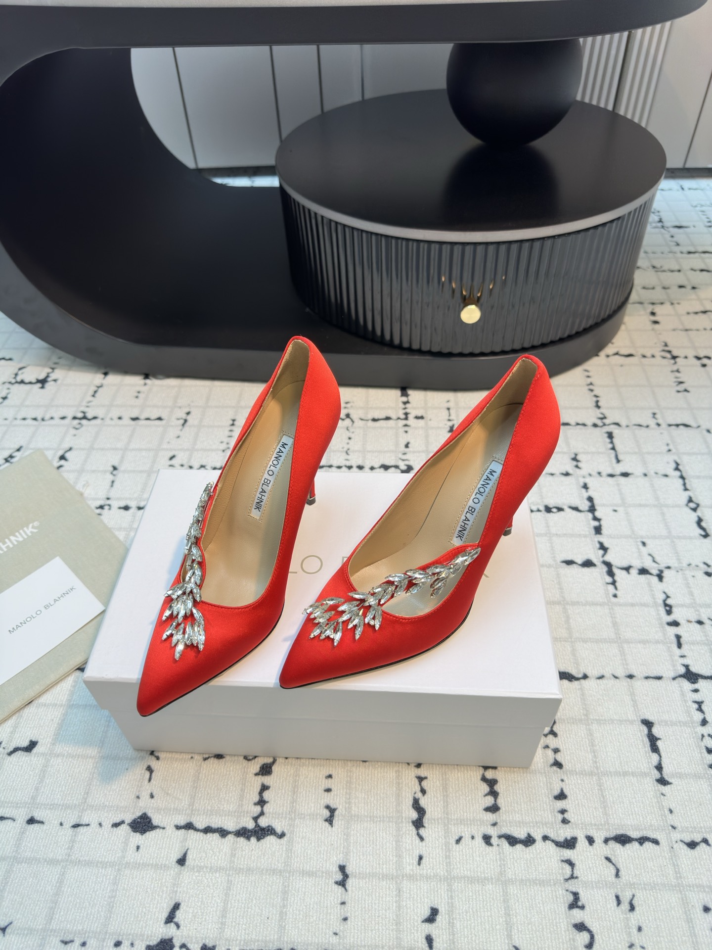 MANOLO BLAHNIK Nadira 90 Satin Pump Red