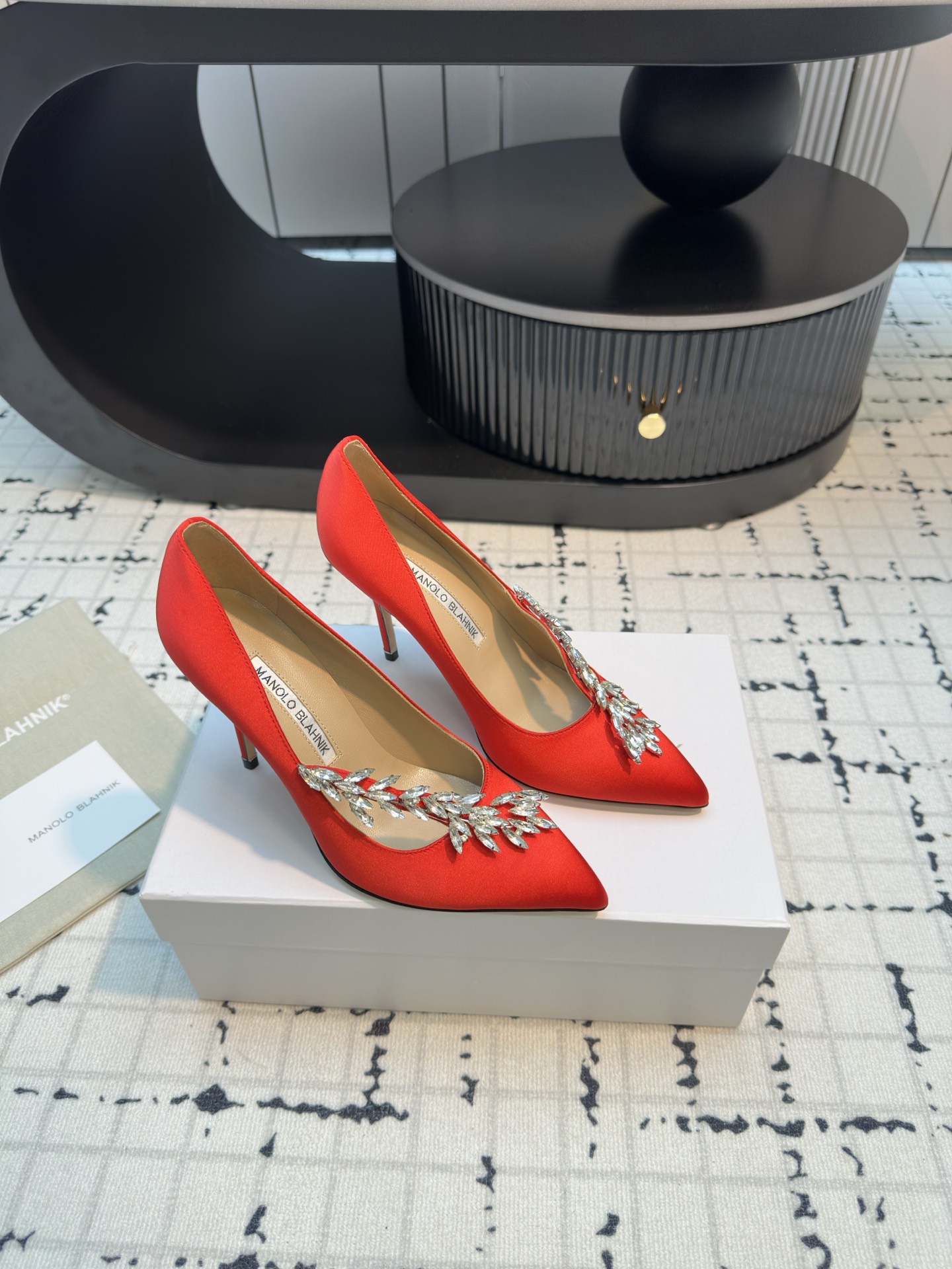 MANOLO BLAHNIK Nadira 90 Satin Pump Red
