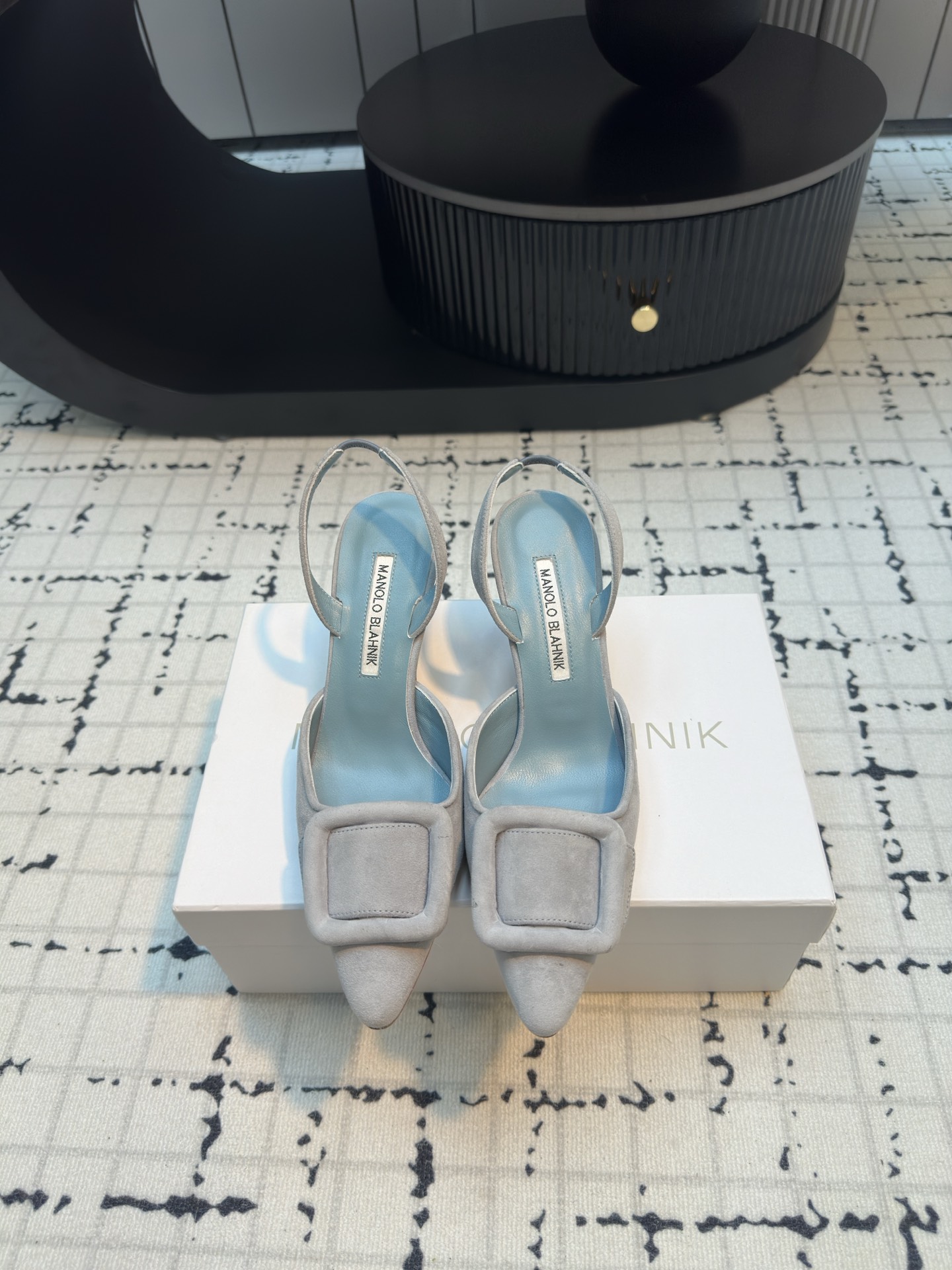 MANOLO BLAHNIK Mayslibi 70 Suede Mule