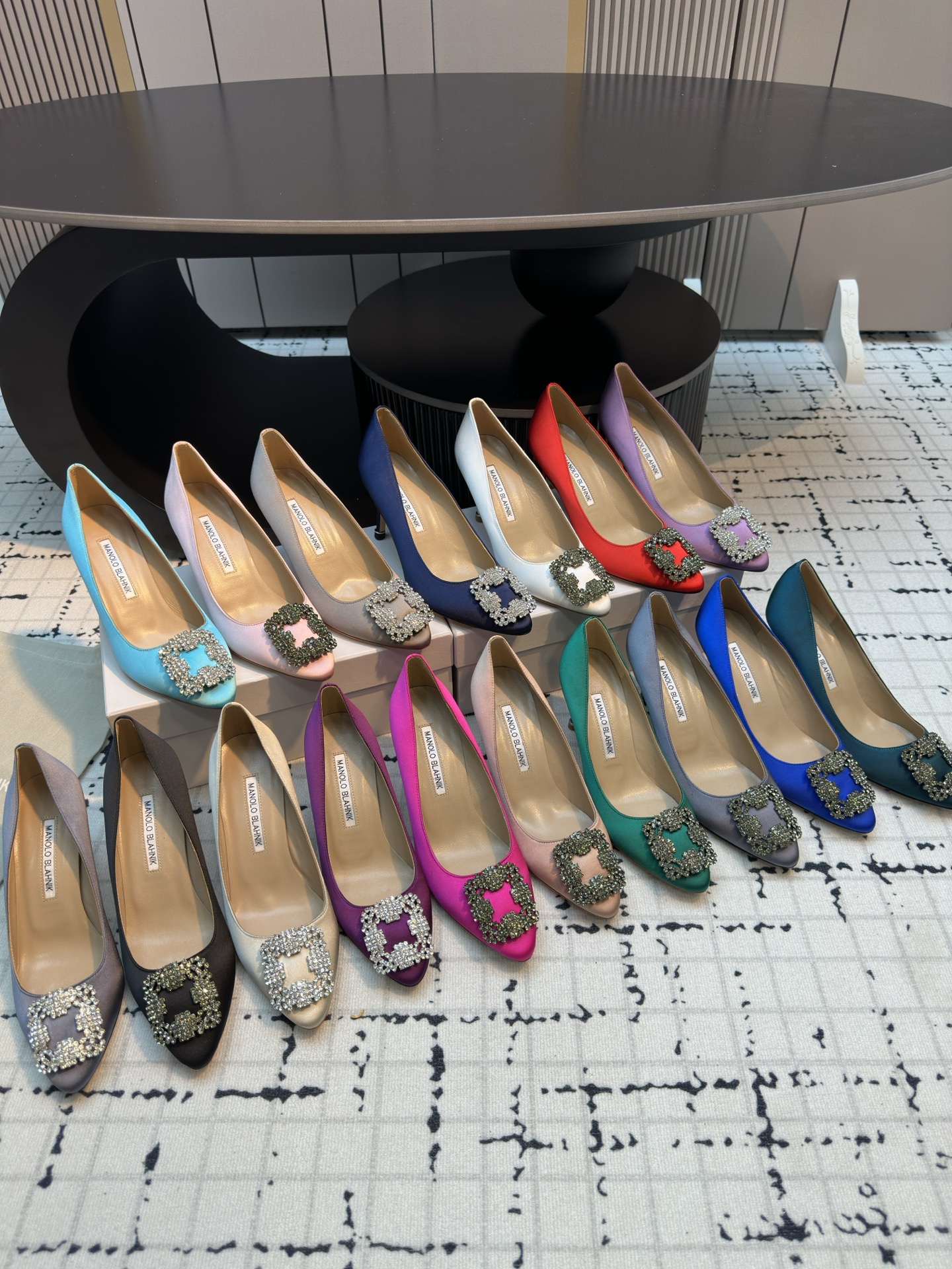 Manolo Blahnik Hangisi Hangisi Satin 70 Pumps