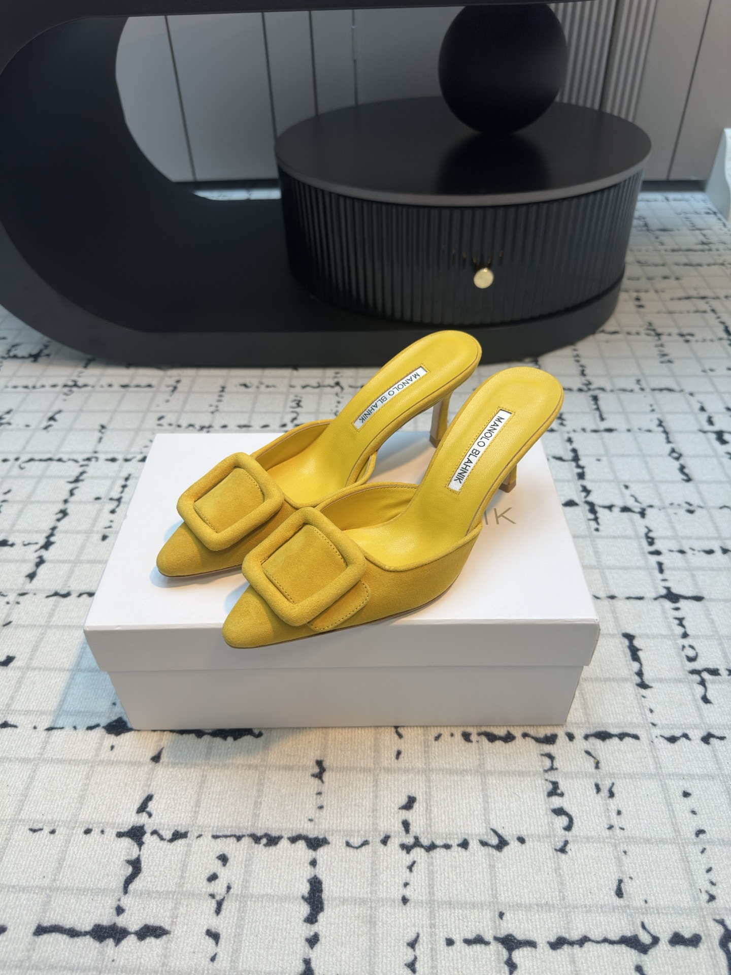 MANOLO BLAHNIK Mayslibi 70 Suede Mule