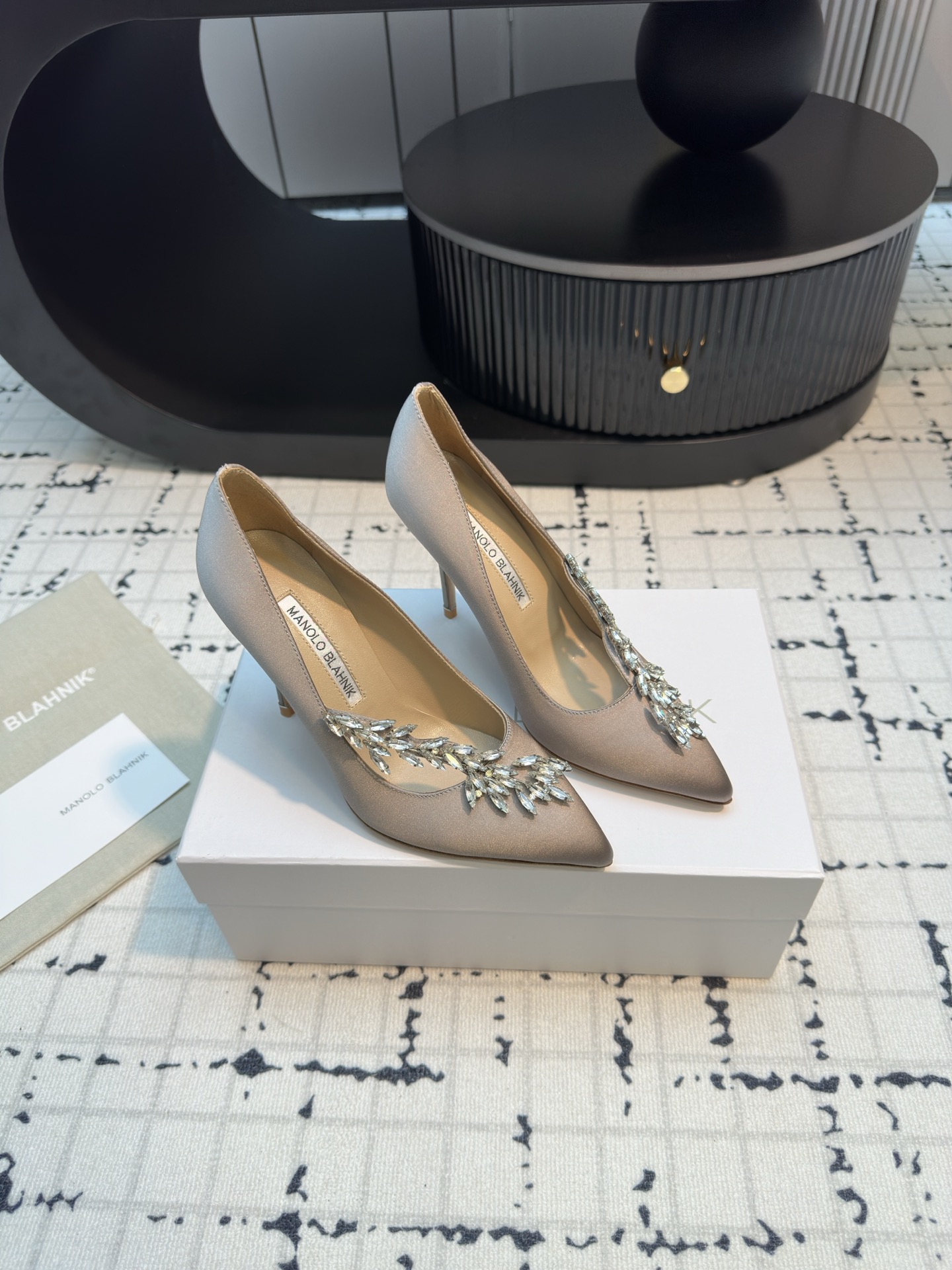 MANOLO BLAHNIK Nadira 90 Satin Pump Grey