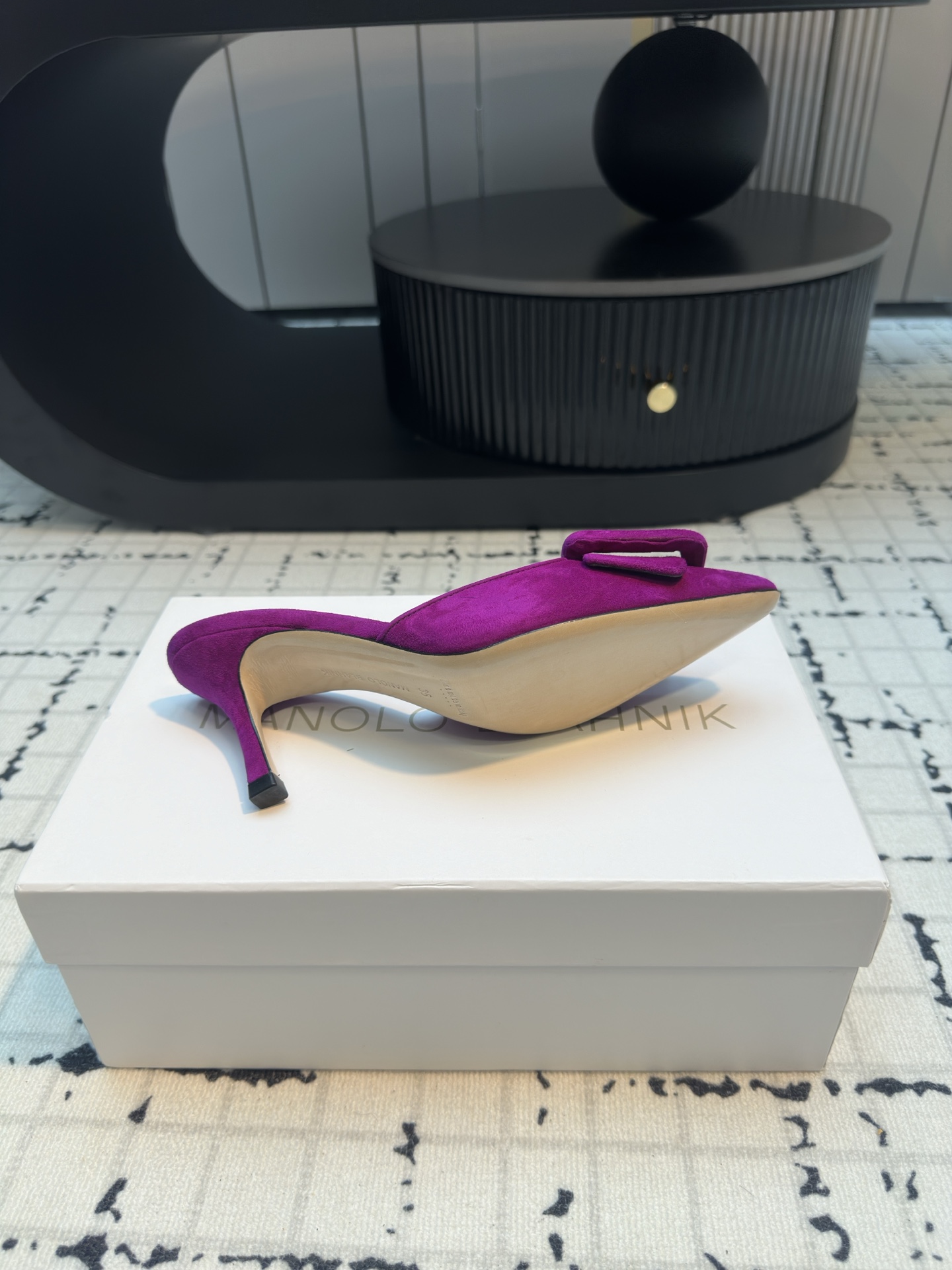 MANOLO BLAHNIK Mayslibi 70 Suede Mule