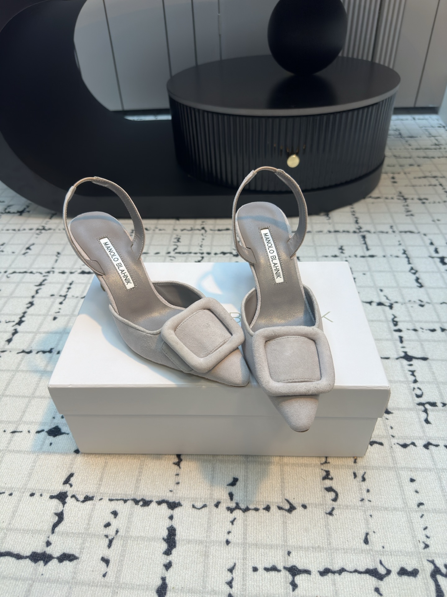 MANOLO BLAHNIK Mayslibi 70 Suede Mule