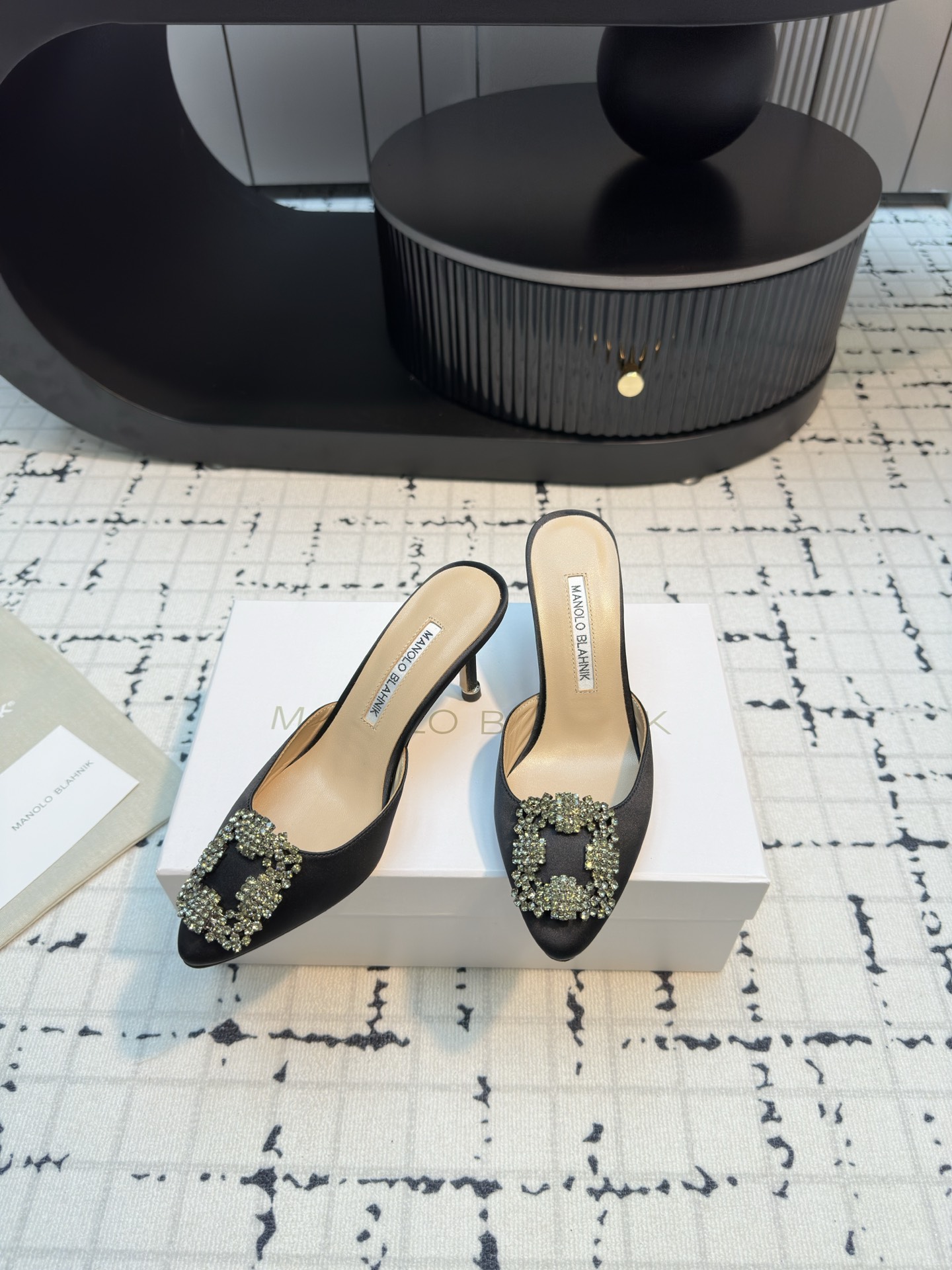 MANOLO BLAHNIK Classic Slippers Hangisimu 70 Satin Mule