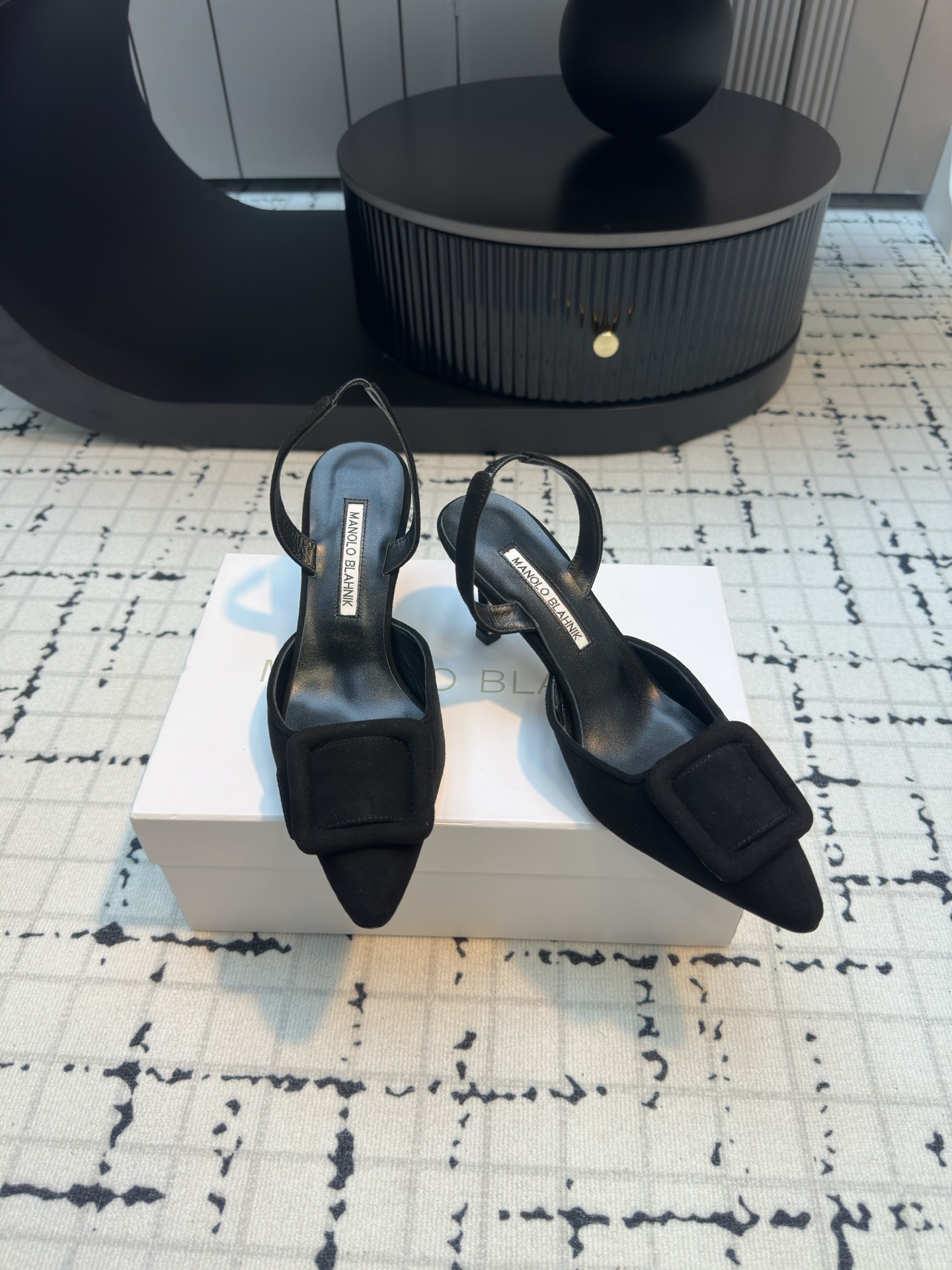 MANOLO BLAHNIK Mayslibi 70 Suede Mule