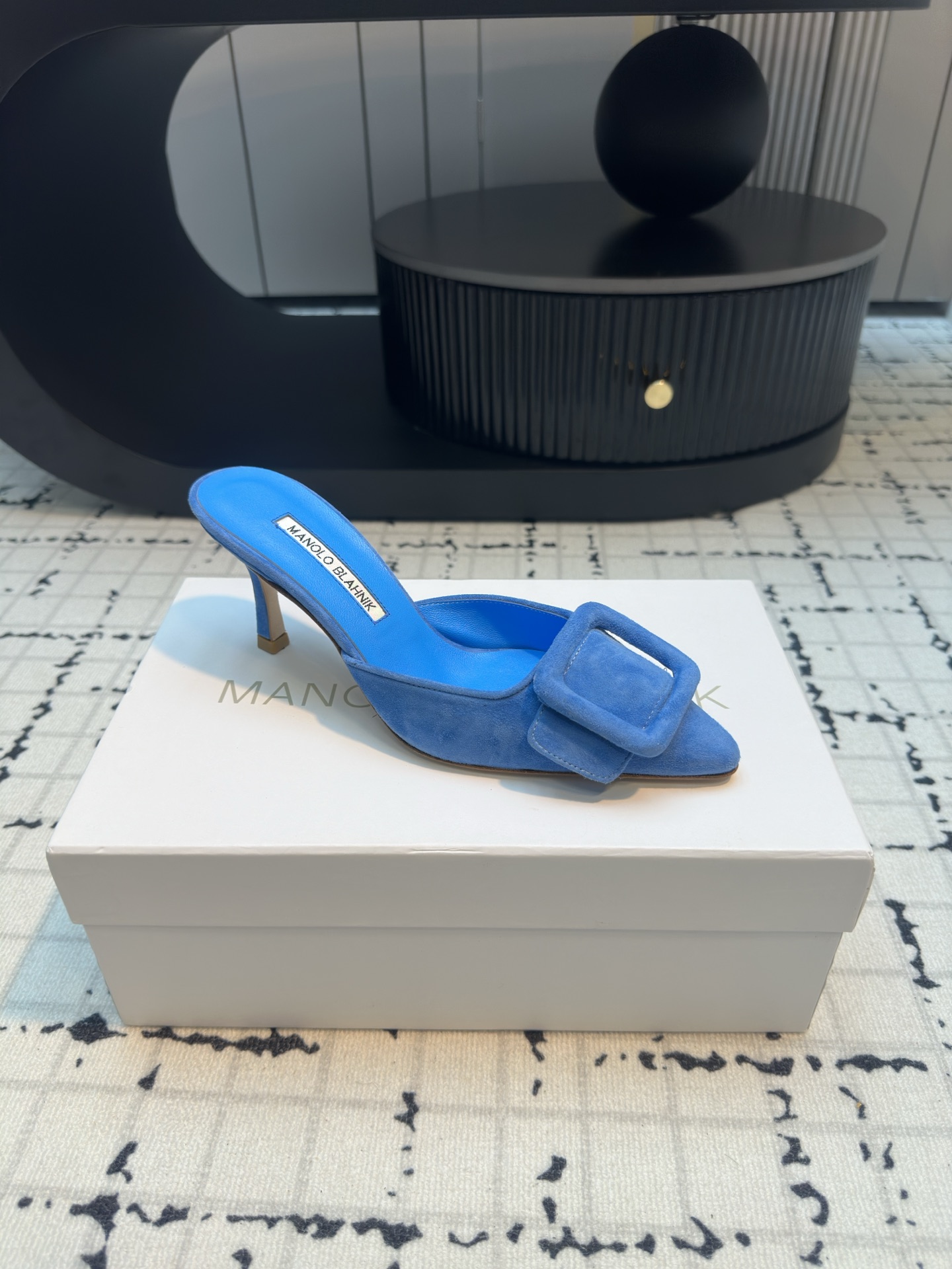 MANOLO BLAHNIK Mayslibi 70 Suede Mule