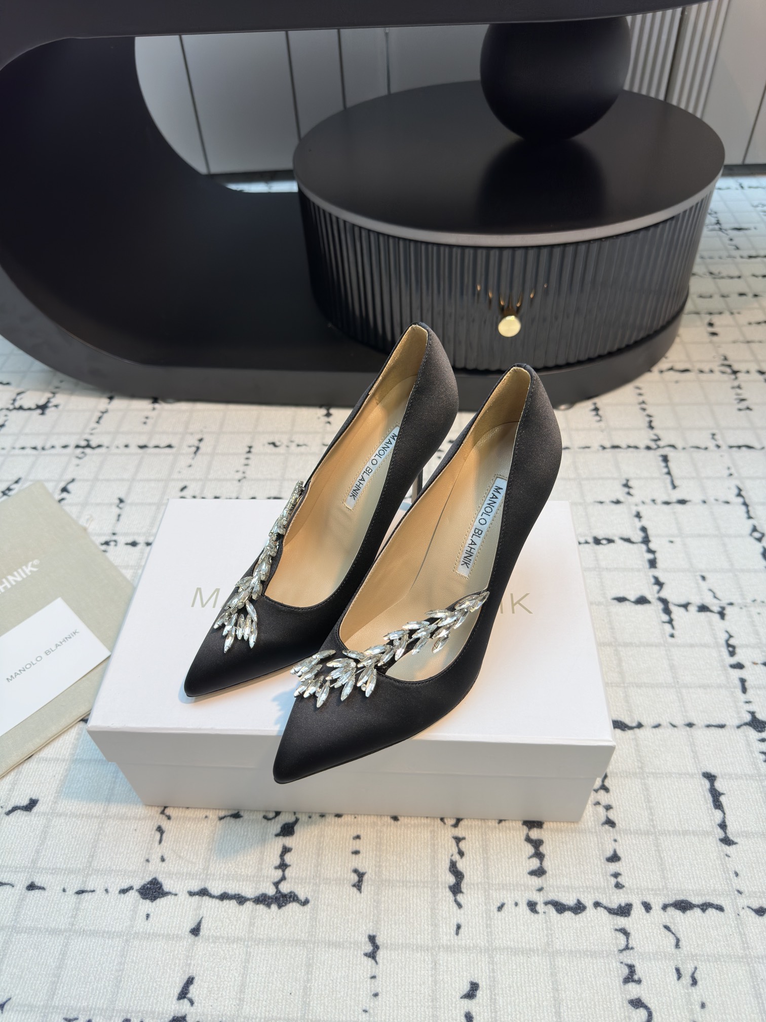 MANOLO BLAHNIK Nadira 90 Satin Pump Black