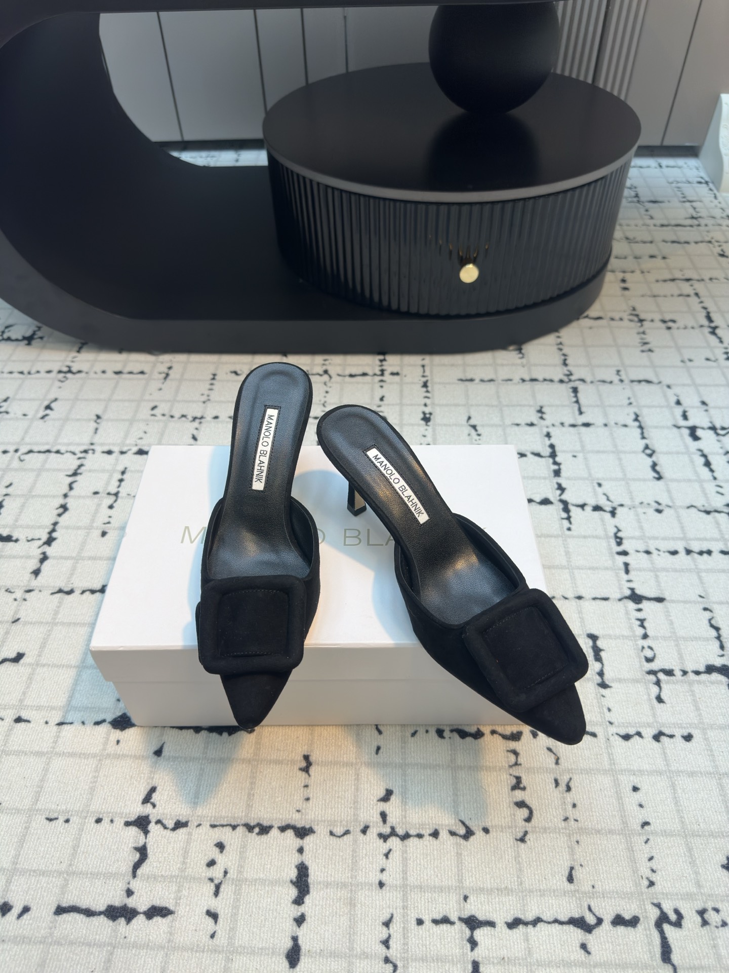 MANOLO BLAHNIK Mayslibi 70 Suede Mule