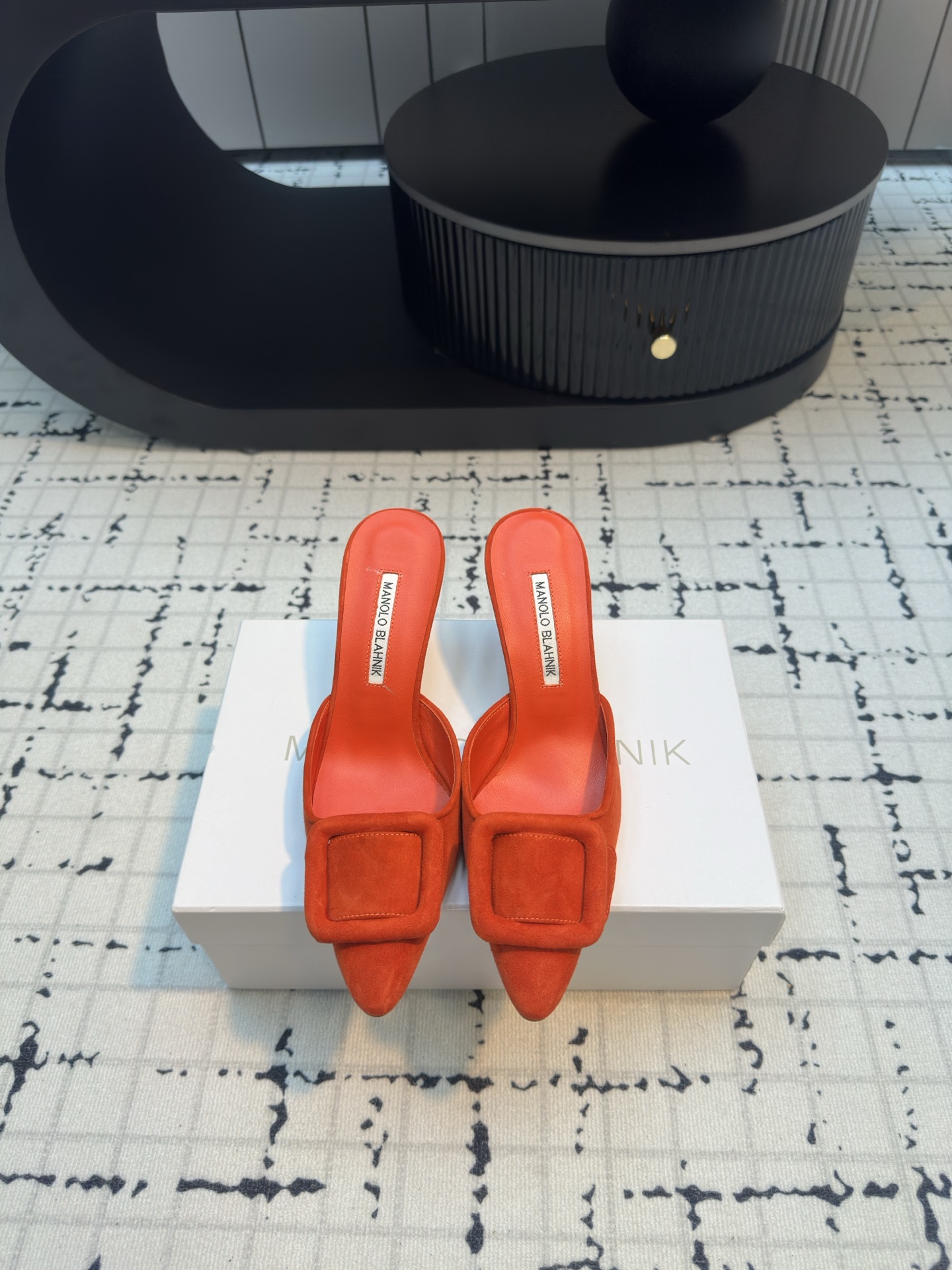 MANOLO BLAHNIK Mayslibi 70 Suede Mule