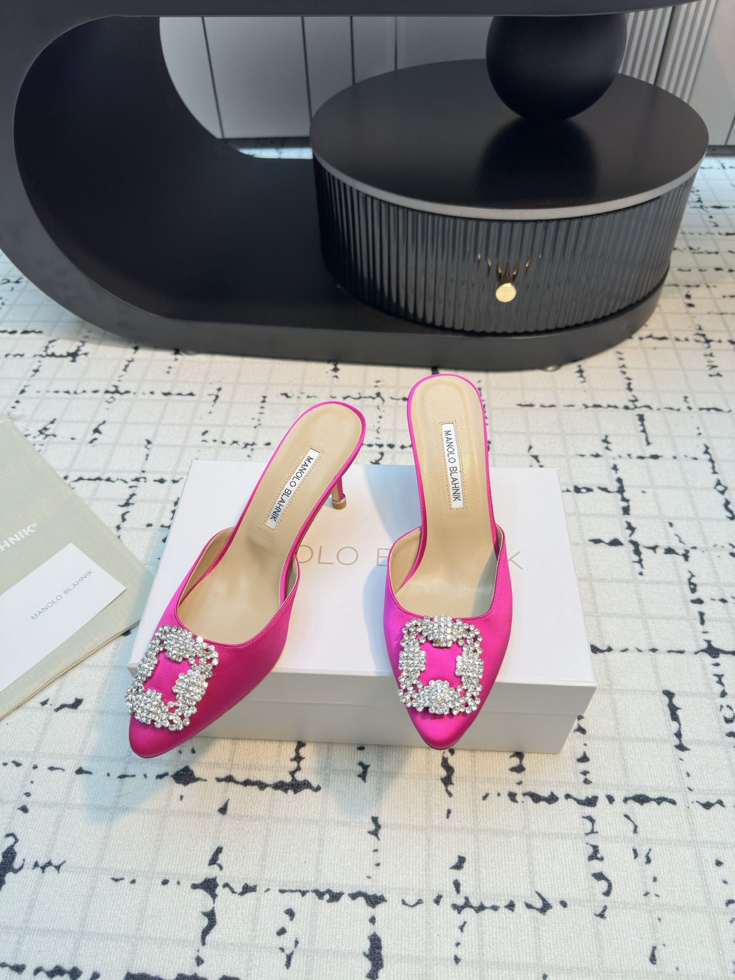 MANOLO BLAHNIK Classic Slippers Hangisimu 70 Satin Mule