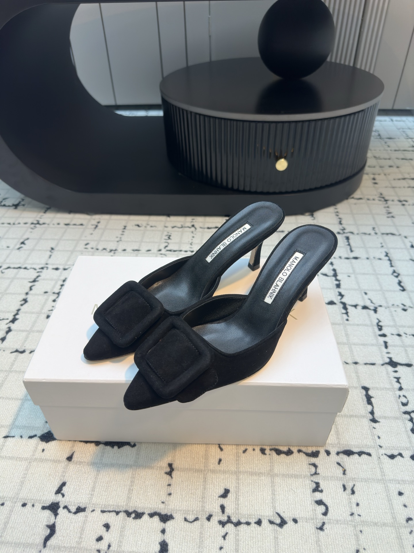 MANOLO BLAHNIK Mayslibi 70 Suede Mule