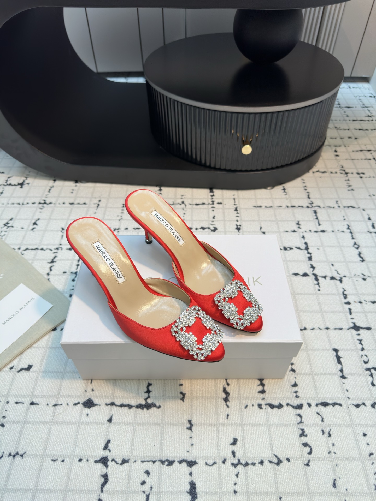 MANOLO BLAHNIK Classic Slippers Hangisimu 70 Satin Mule