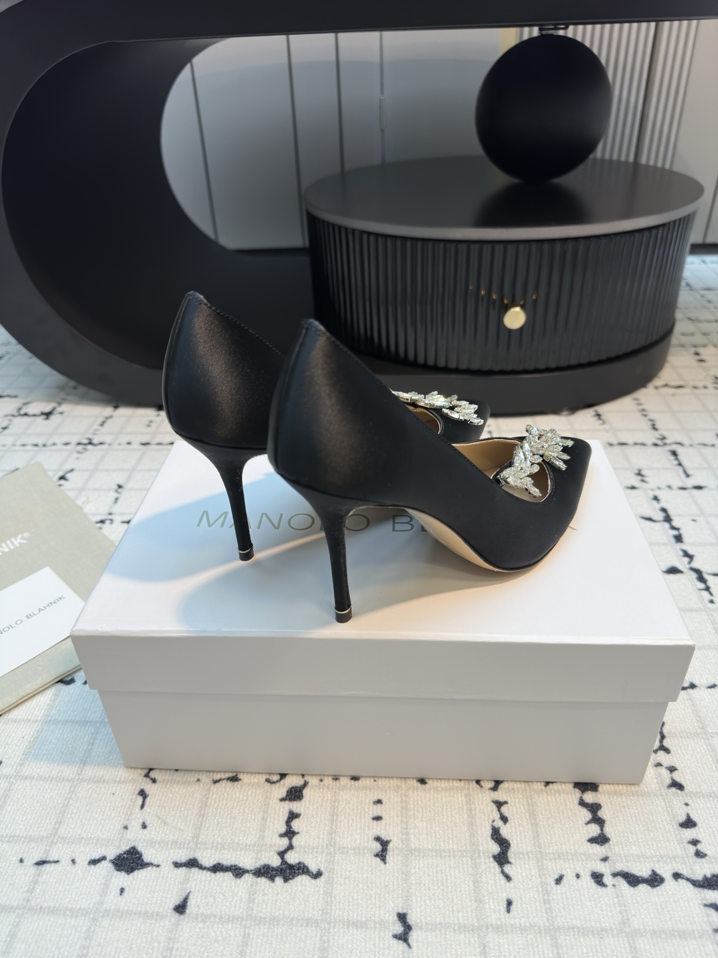 MANOLO BLAHNIK Nadira 90 Satin Pump Black