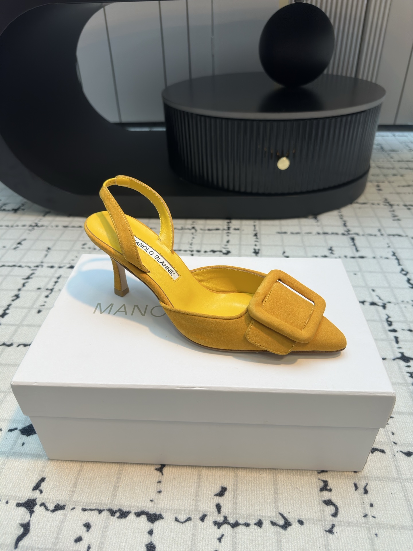 MANOLO BLAHNIK Mayslibi 70 Suede Mule