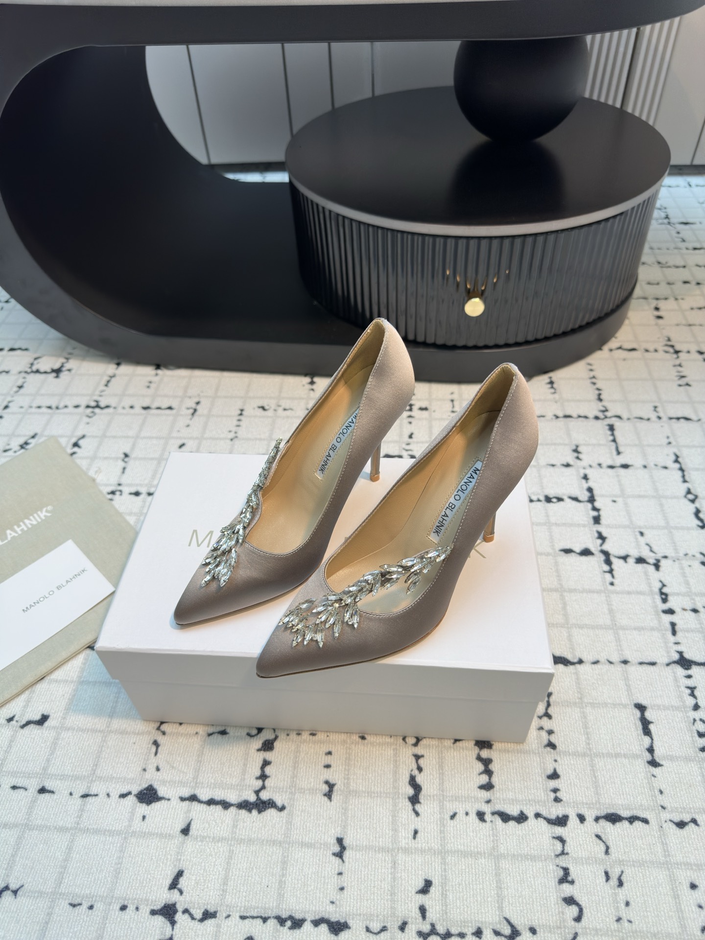 MANOLO BLAHNIK Nadira 90 Satin Pump Grey