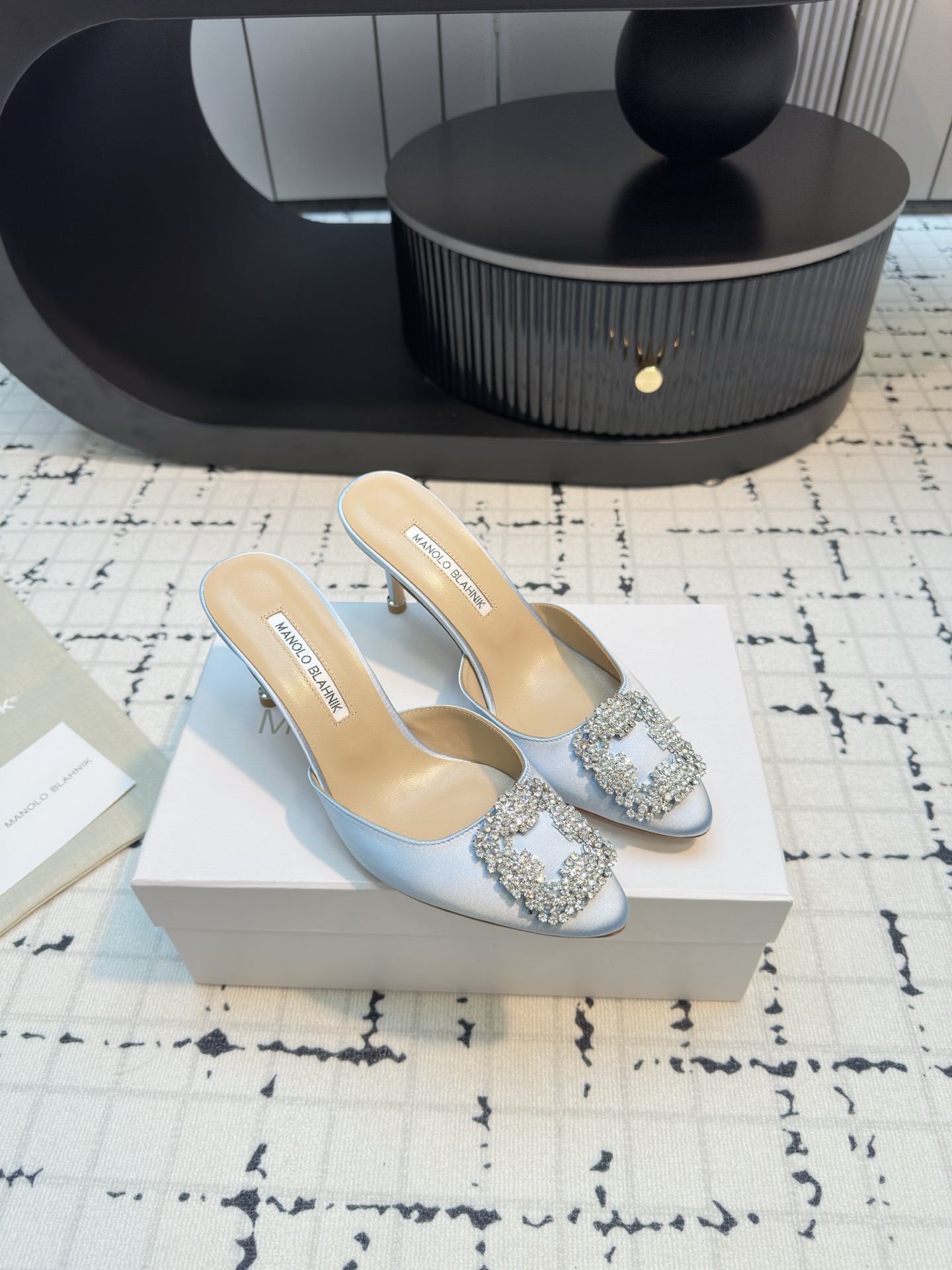 MANOLO BLAHNIK Classic Slippers Hangisimu 70 Satin Mule