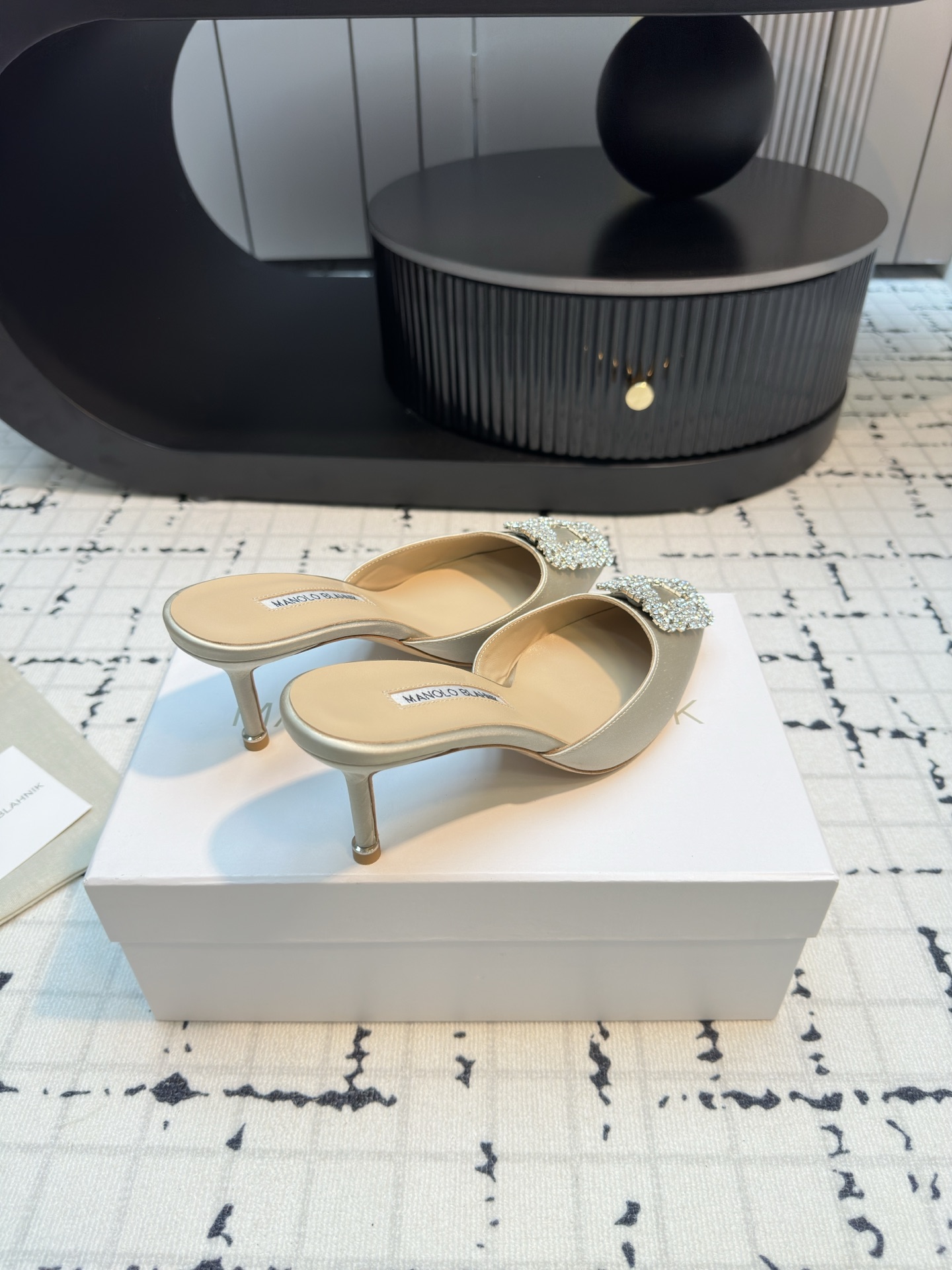 MANOLO BLAHNIK Classic Slippers Hangisimu 70 Satin Mule