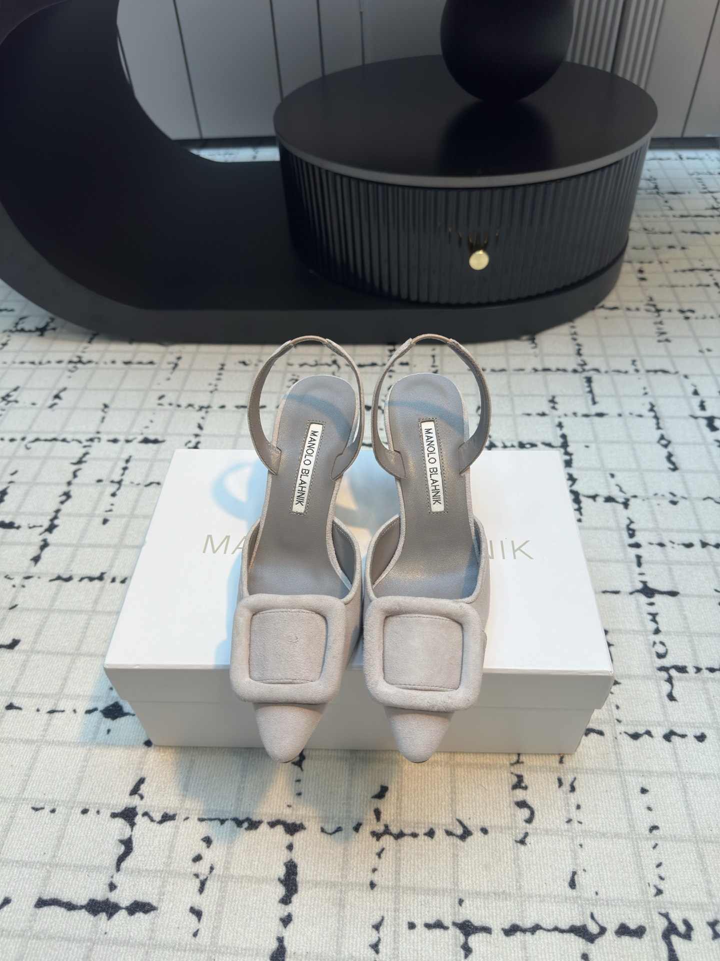 MANOLO BLAHNIK Mayslibi 70 Suede Mule