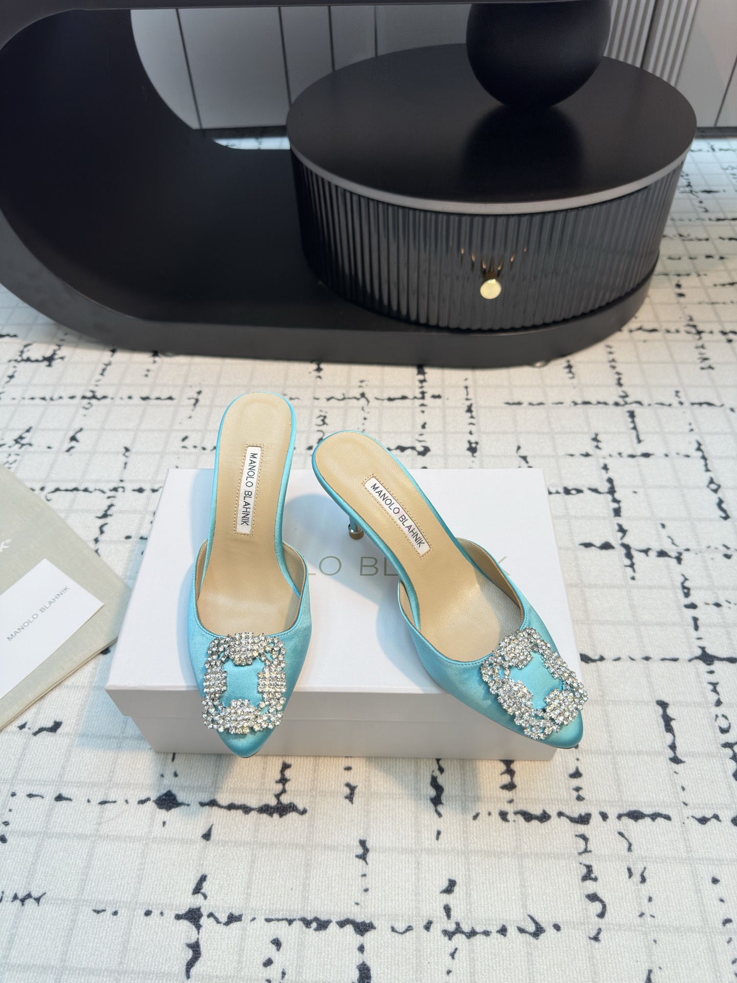 MANOLO BLAHNIK Classic Slippers Hangisimu 70 Satin Mule