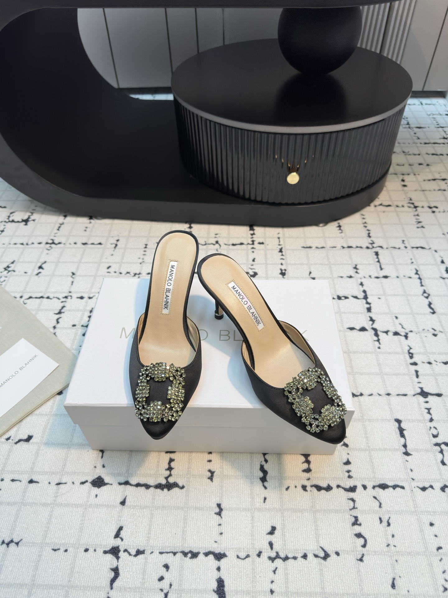 MANOLO BLAHNIK Classic Slippers Hangisimu 70 Satin Mule