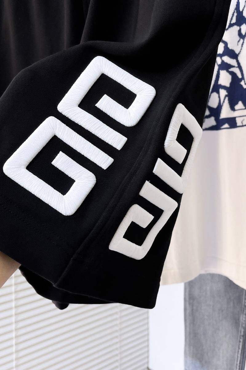 Givenchy 4G bermuda shorts in fleece
