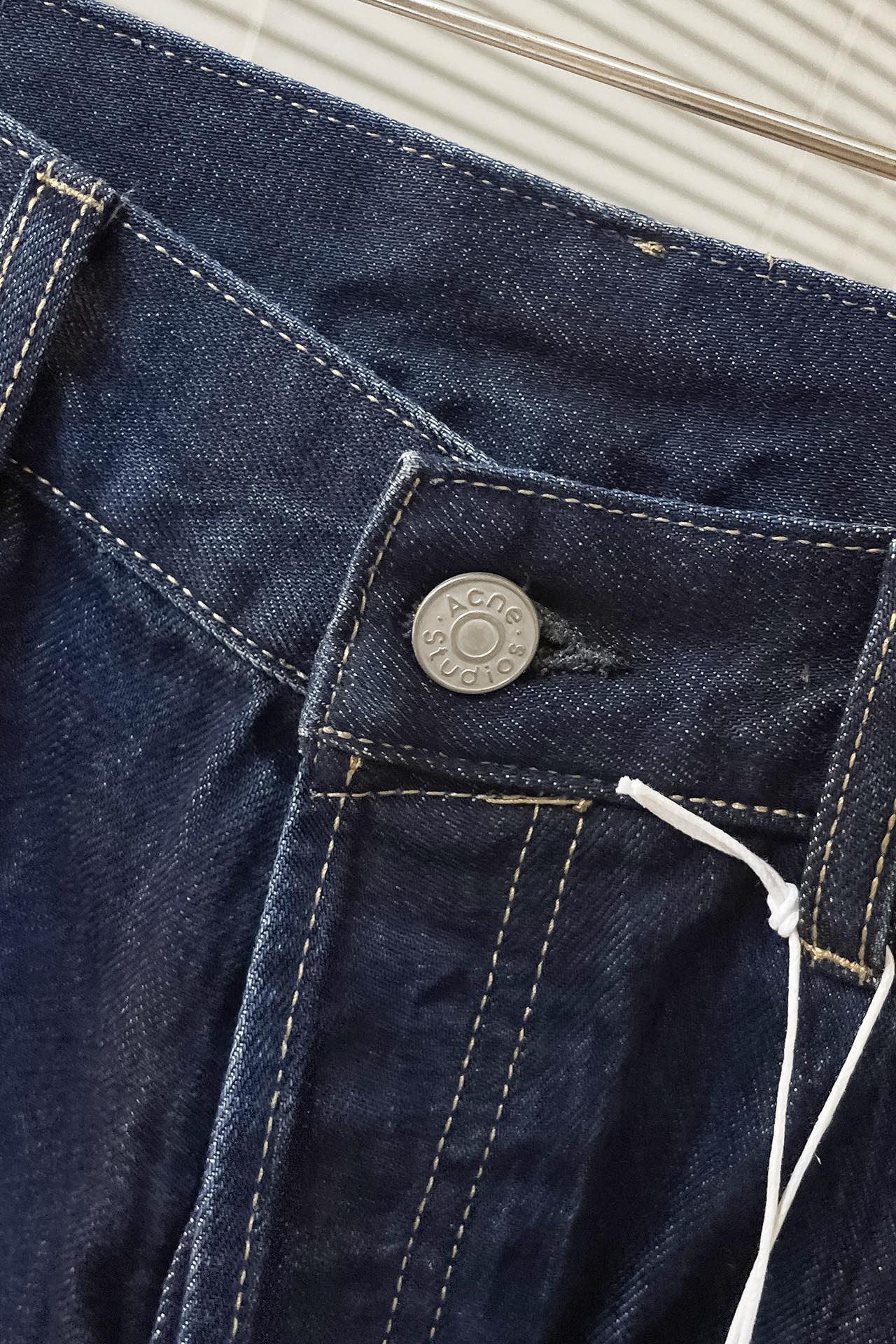 Loose fit jeans